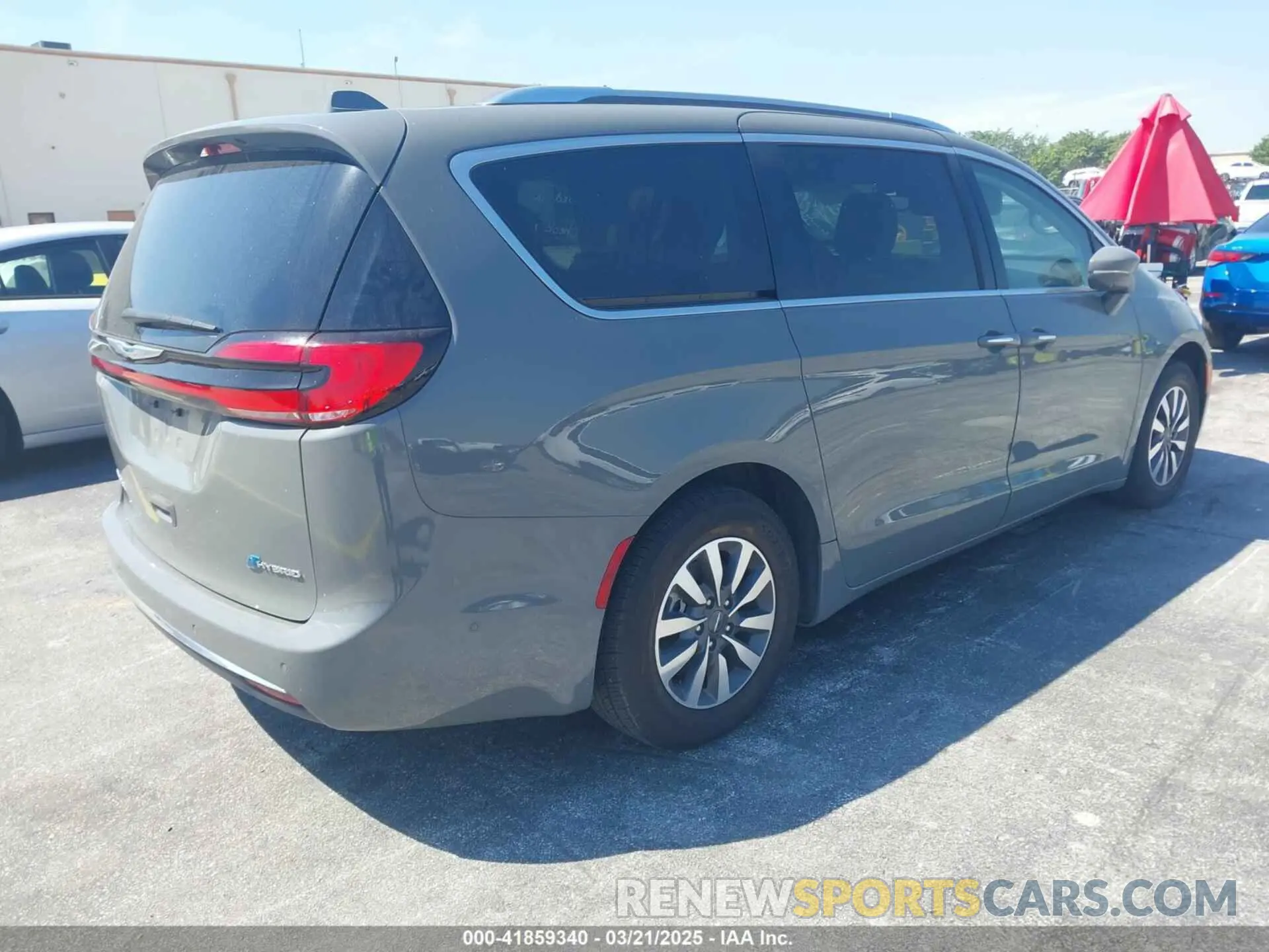 4 Photograph of a damaged car 2C4RC1L7XMR586201 CHRYSLER PACIFICA HYBRID 2021