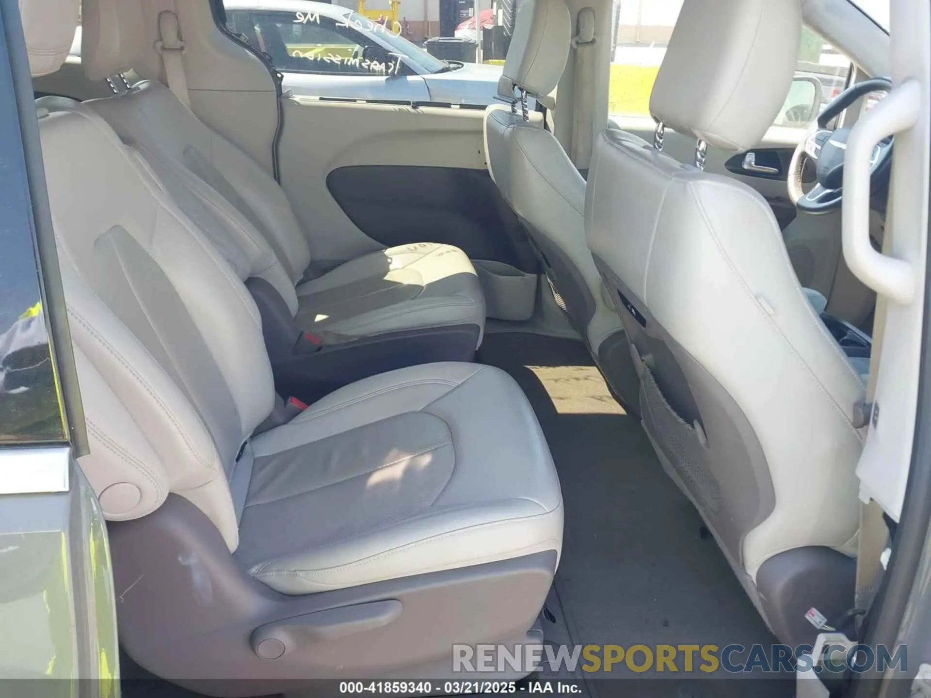 8 Photograph of a damaged car 2C4RC1L7XMR586201 CHRYSLER PACIFICA HYBRID 2021