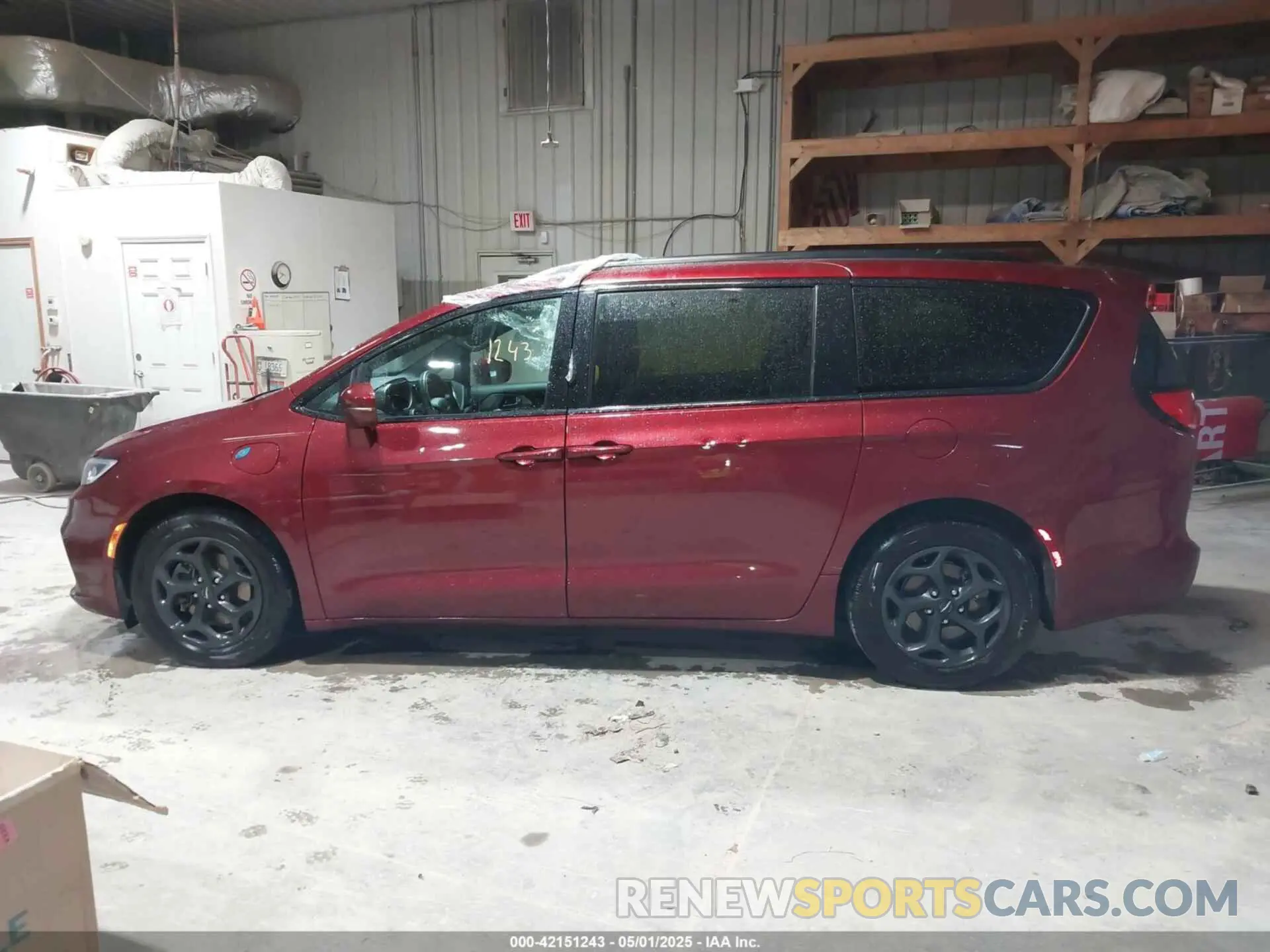 15 Photograph of a damaged car 2C4RC1S78MR521977 CHRYSLER PACIFICA HYBRID 2021