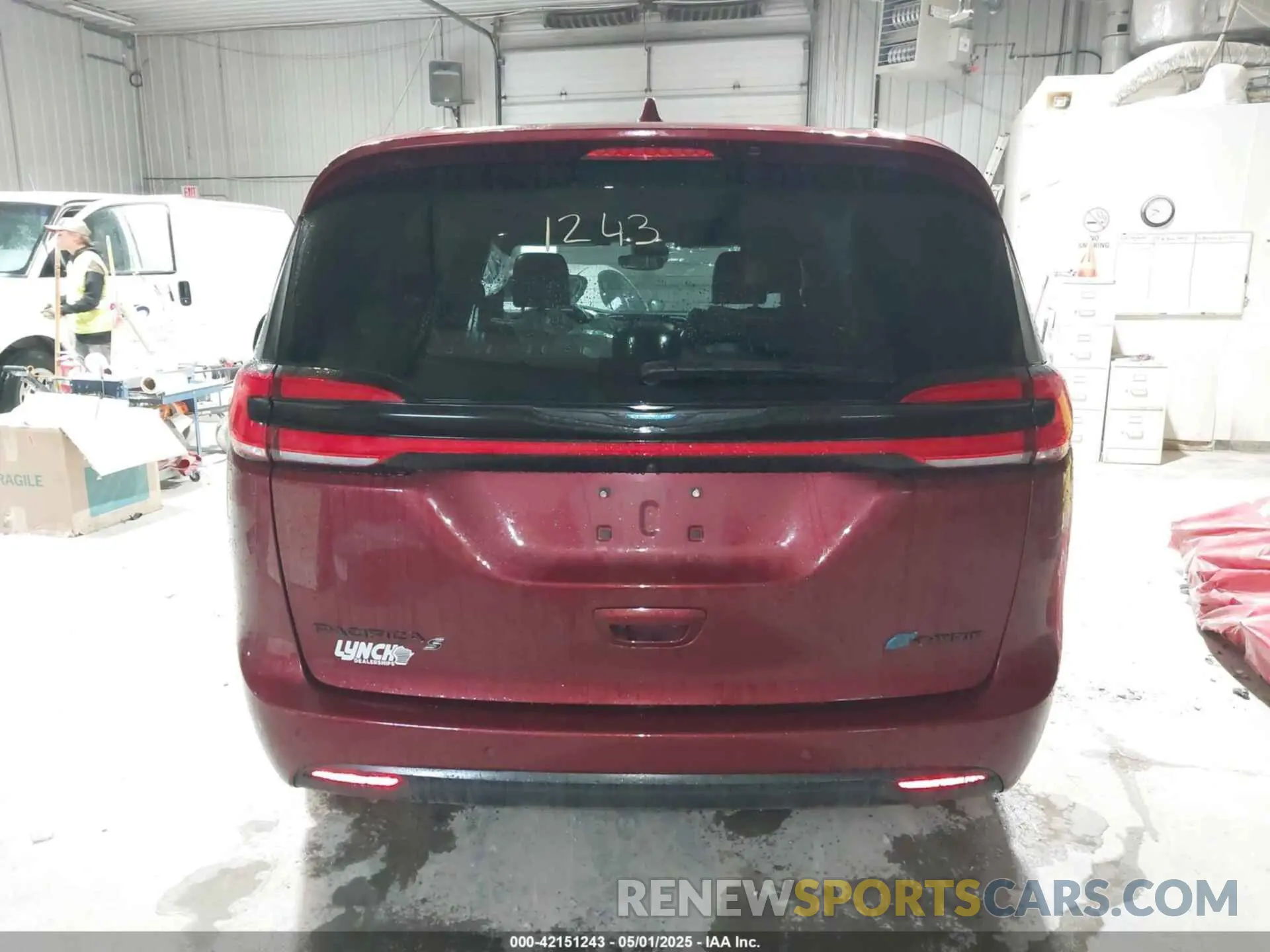 17 Photograph of a damaged car 2C4RC1S78MR521977 CHRYSLER PACIFICA HYBRID 2021