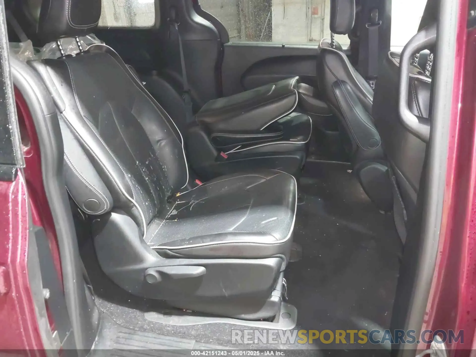 8 Photograph of a damaged car 2C4RC1S78MR521977 CHRYSLER PACIFICA HYBRID 2021