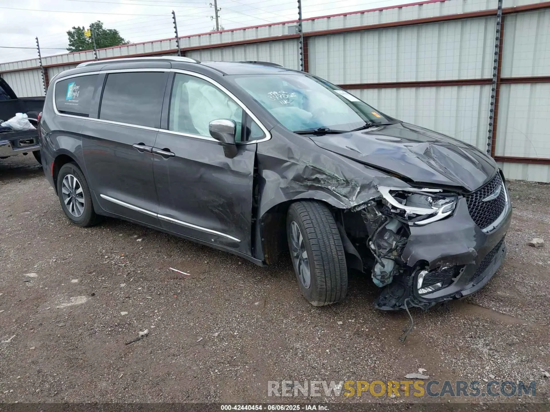 1 Photograph of a damaged car 2C4RC1S7XMR536528 CHRYSLER PACIFICA HYBRID 2021
