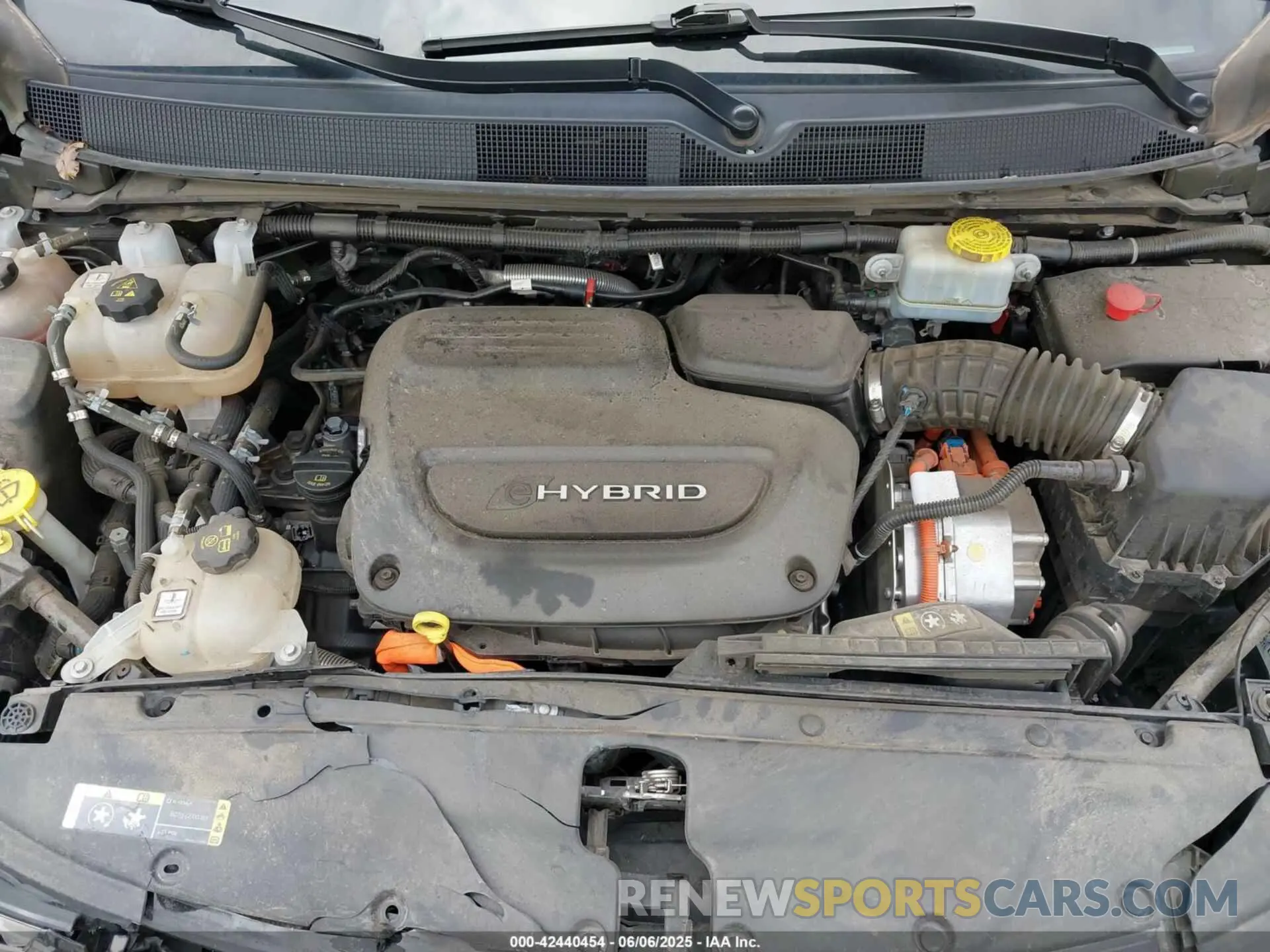 10 Photograph of a damaged car 2C4RC1S7XMR536528 CHRYSLER PACIFICA HYBRID 2021