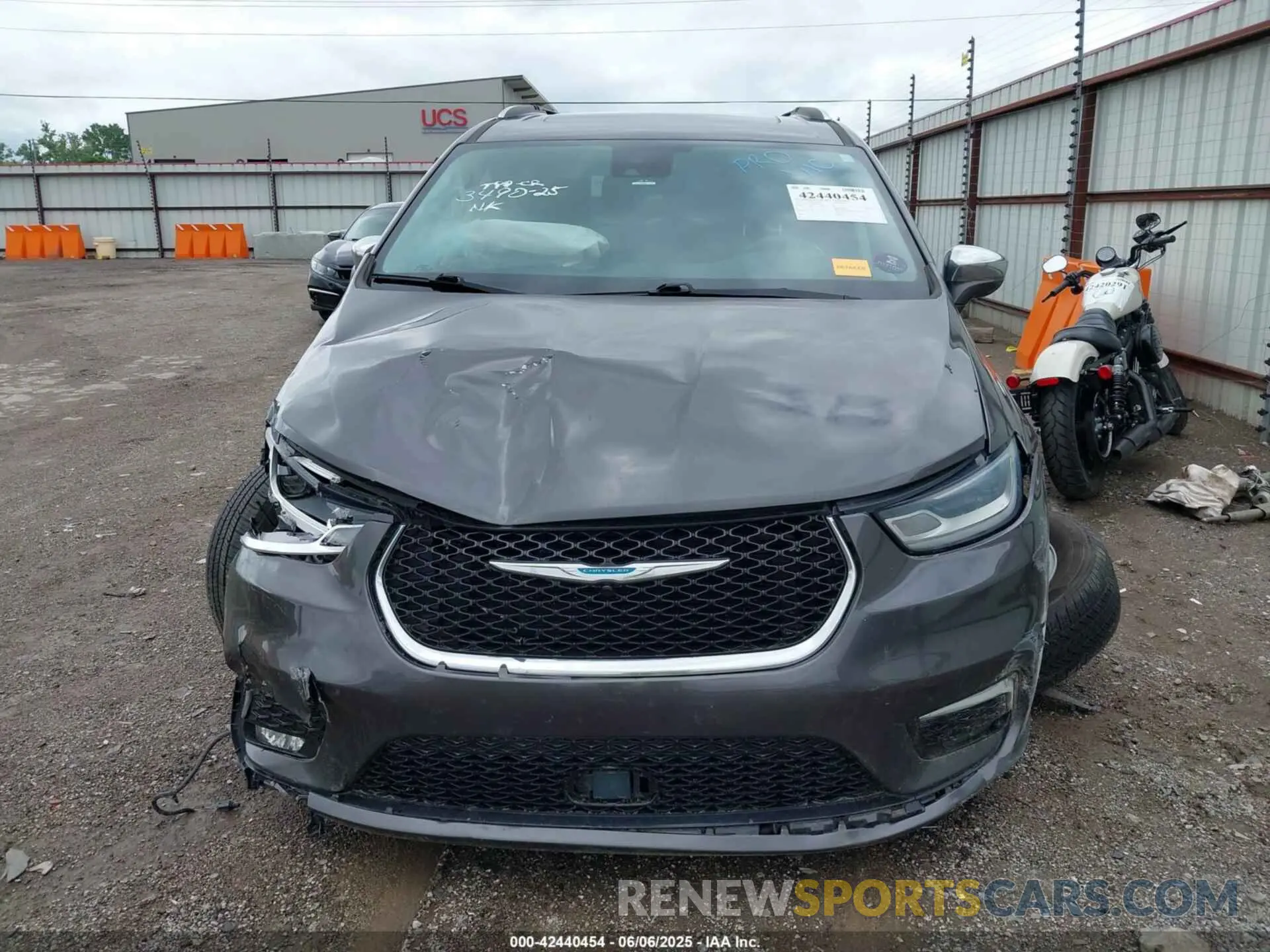 12 Photograph of a damaged car 2C4RC1S7XMR536528 CHRYSLER PACIFICA HYBRID 2021
