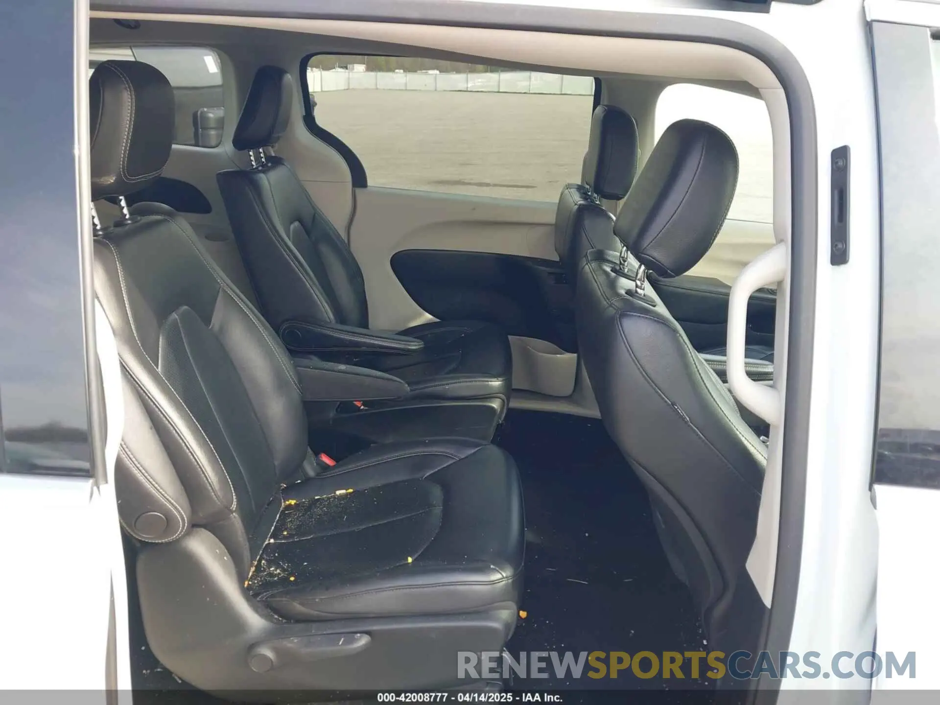 8 Photograph of a damaged car 2C4RC1L71NR173861 CHRYSLER PACIFICA HYBRID 2022