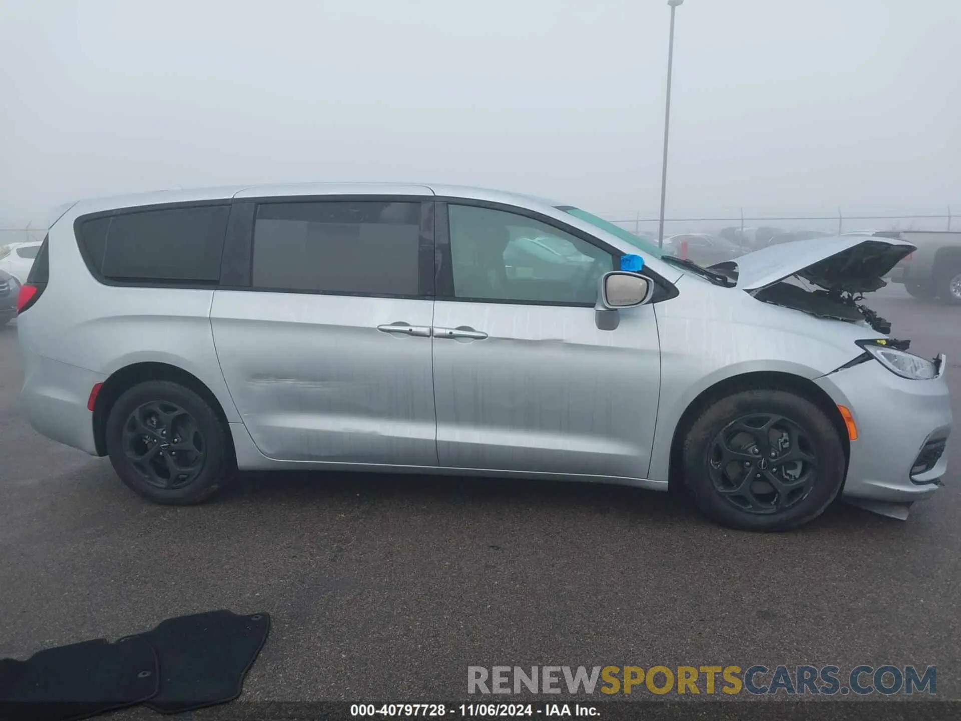13 Photograph of a damaged car 2C4RC1L71NR209452 CHRYSLER PACIFICA HYBRID 2022