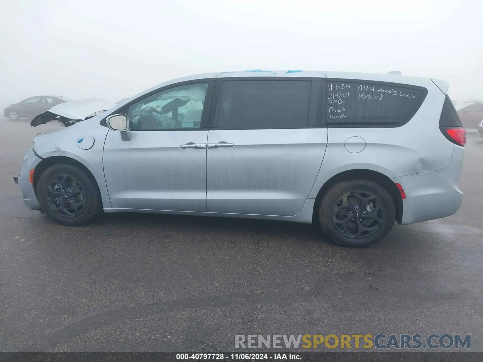 14 Photograph of a damaged car 2C4RC1L71NR209452 CHRYSLER PACIFICA HYBRID 2022