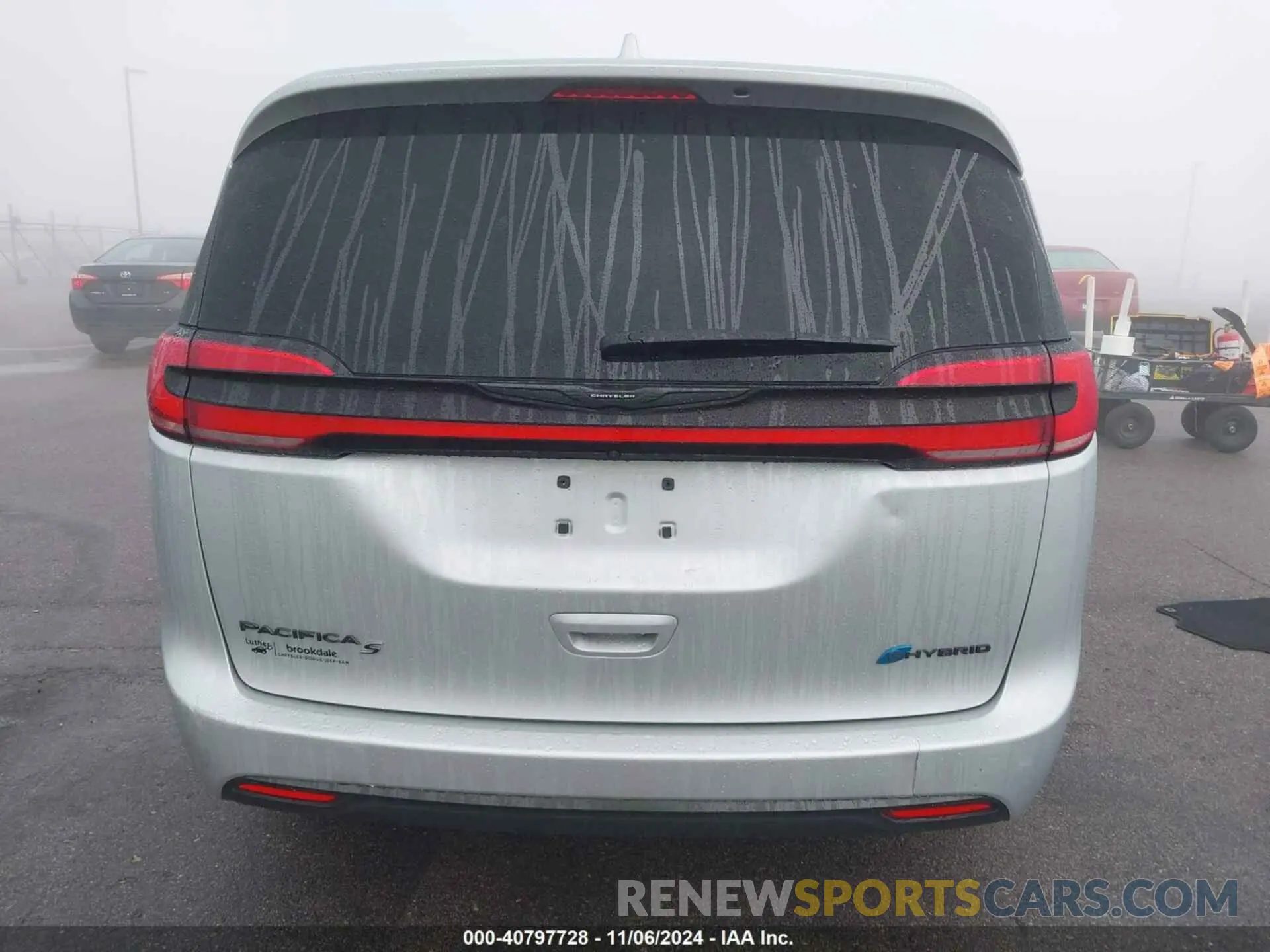 16 Photograph of a damaged car 2C4RC1L71NR209452 CHRYSLER PACIFICA HYBRID 2022