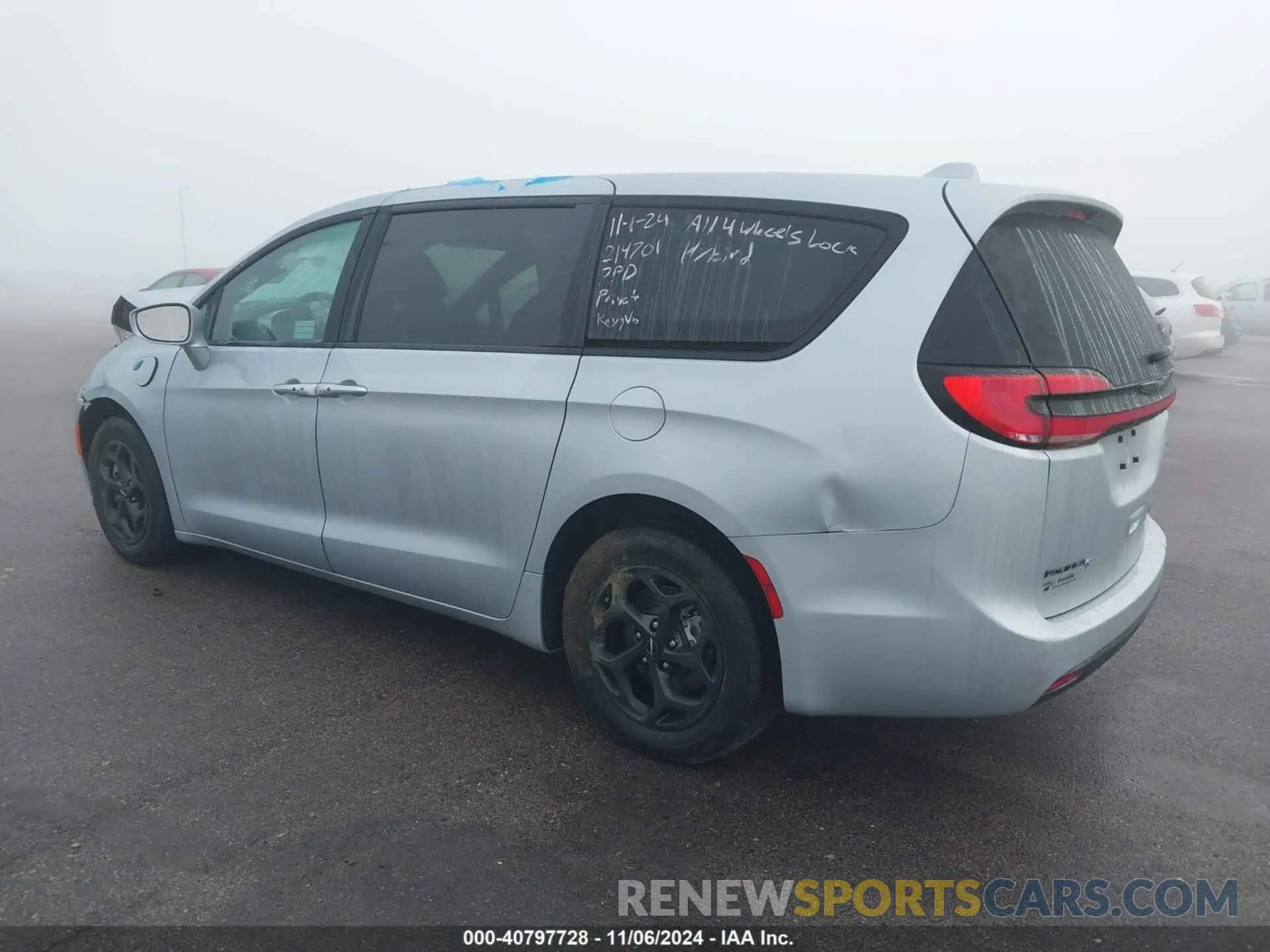 3 Photograph of a damaged car 2C4RC1L71NR209452 CHRYSLER PACIFICA HYBRID 2022
