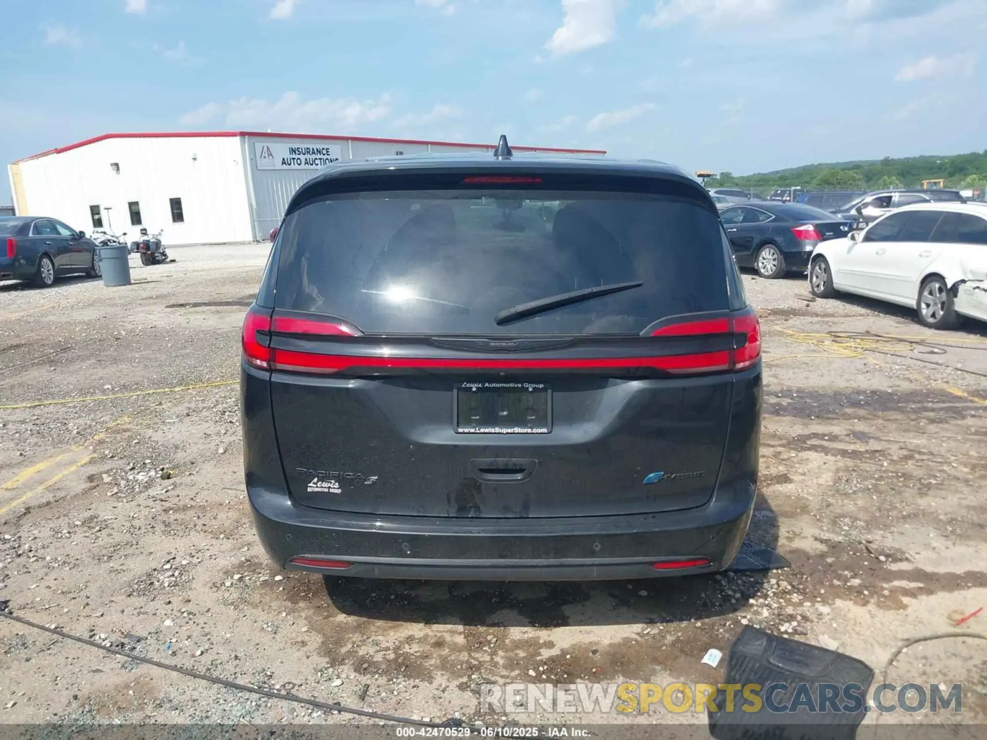 16 Photograph of a damaged car 2C4RC1L72NR173562 CHRYSLER PACIFICA HYBRID 2022