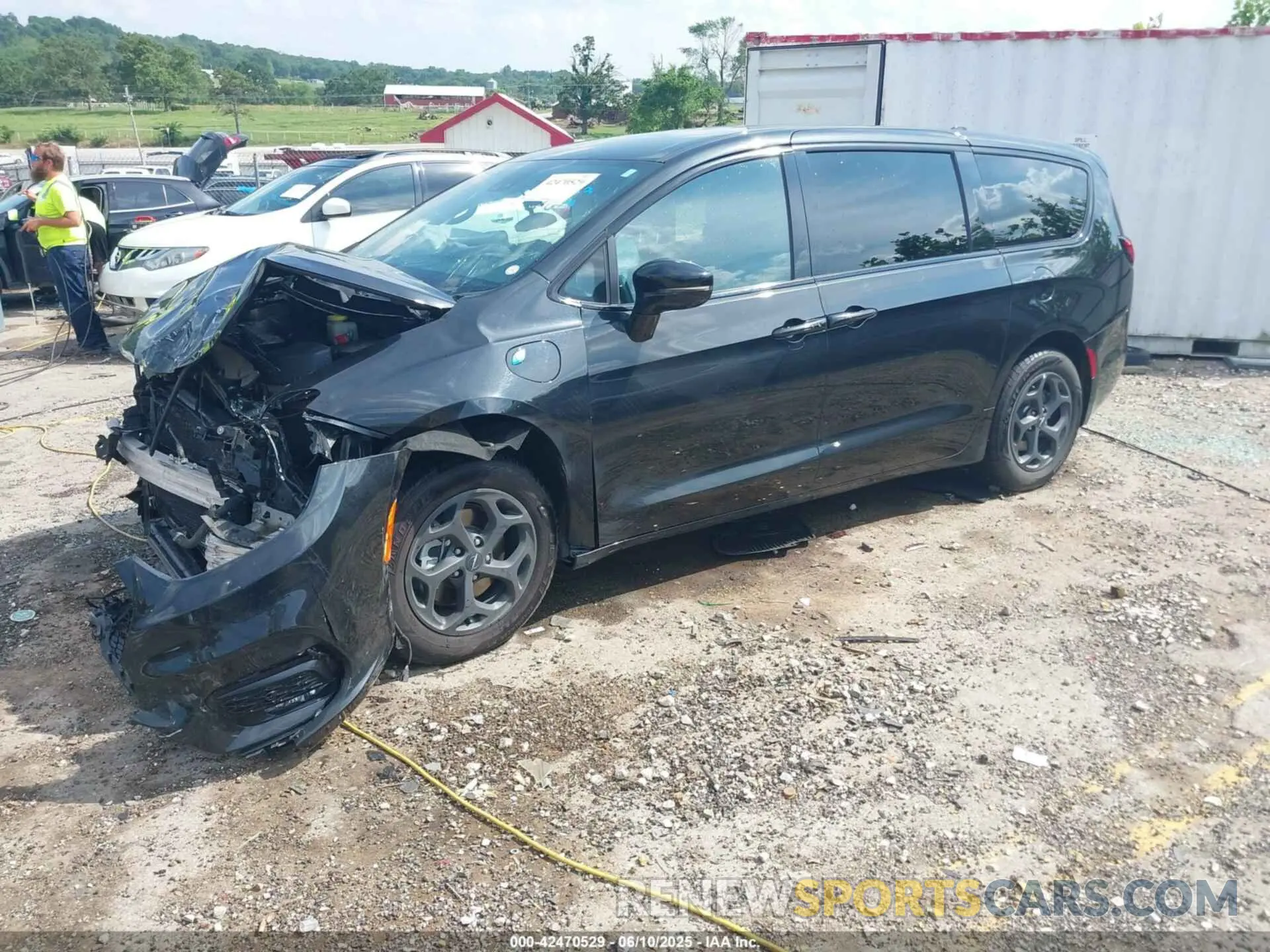 2 Photograph of a damaged car 2C4RC1L72NR173562 CHRYSLER PACIFICA HYBRID 2022