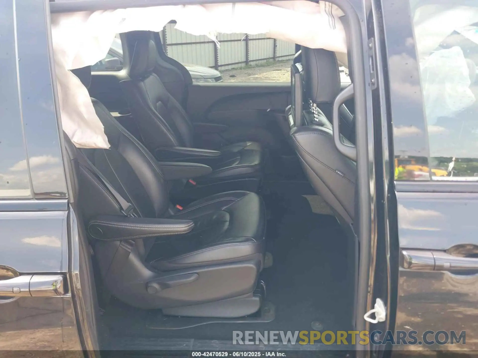 8 Photograph of a damaged car 2C4RC1L72NR173562 CHRYSLER PACIFICA HYBRID 2022