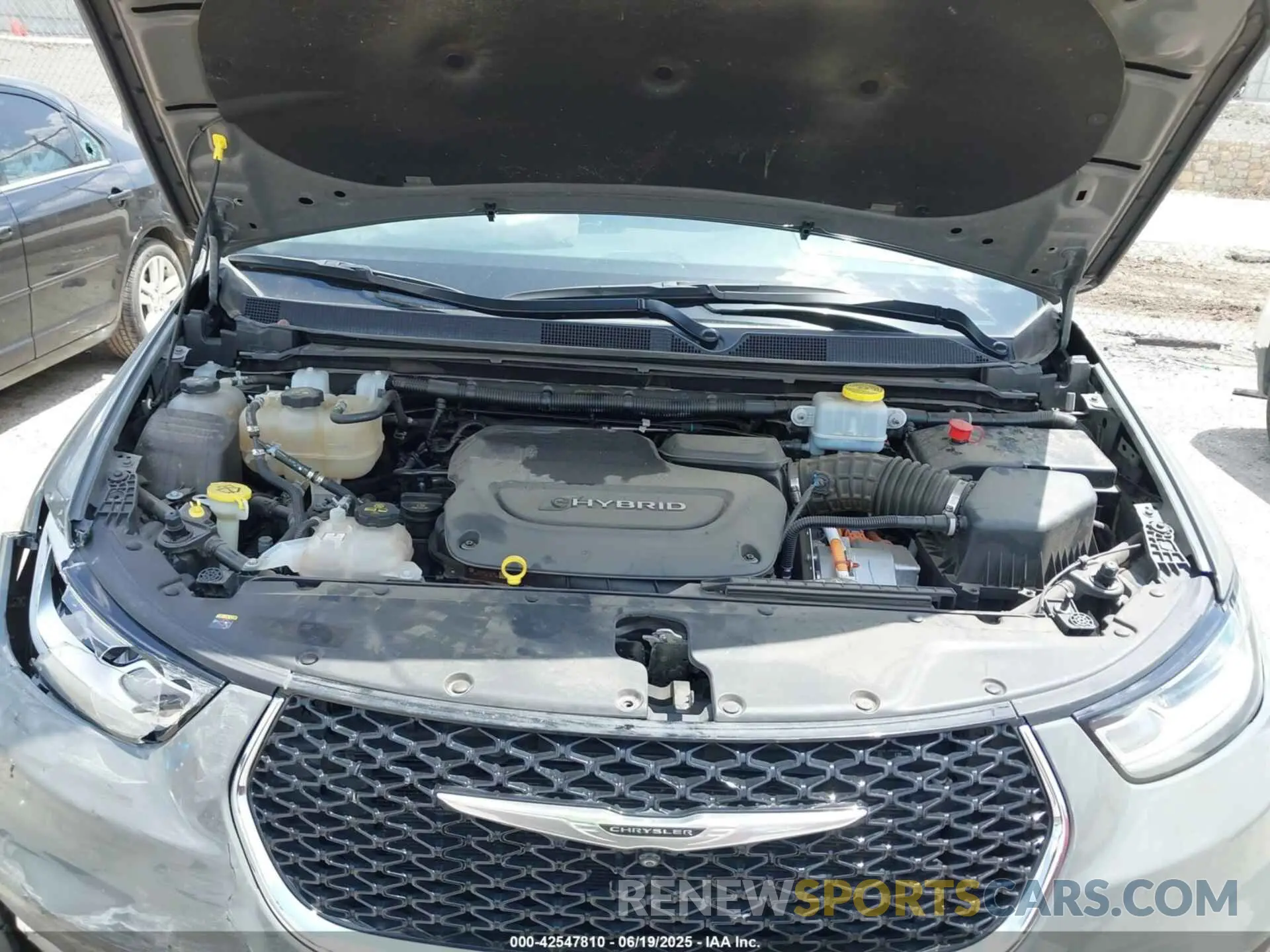 10 Photograph of a damaged car 2C4RC1L73NR121437 CHRYSLER PACIFICA HYBRID 2022