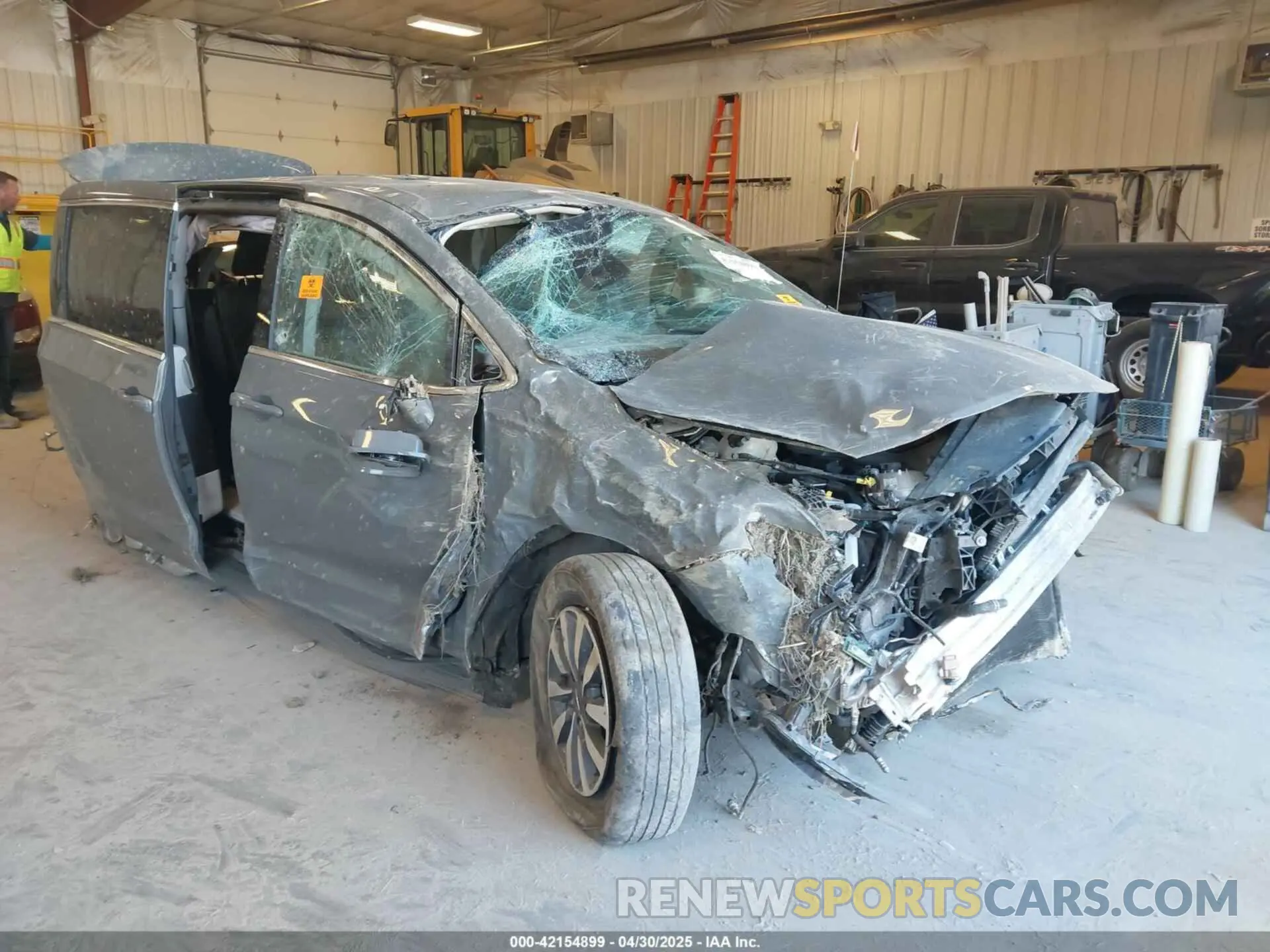 1 Photograph of a damaged car 2C4RC1L74NR212569 CHRYSLER PACIFICA HYBRID 2022