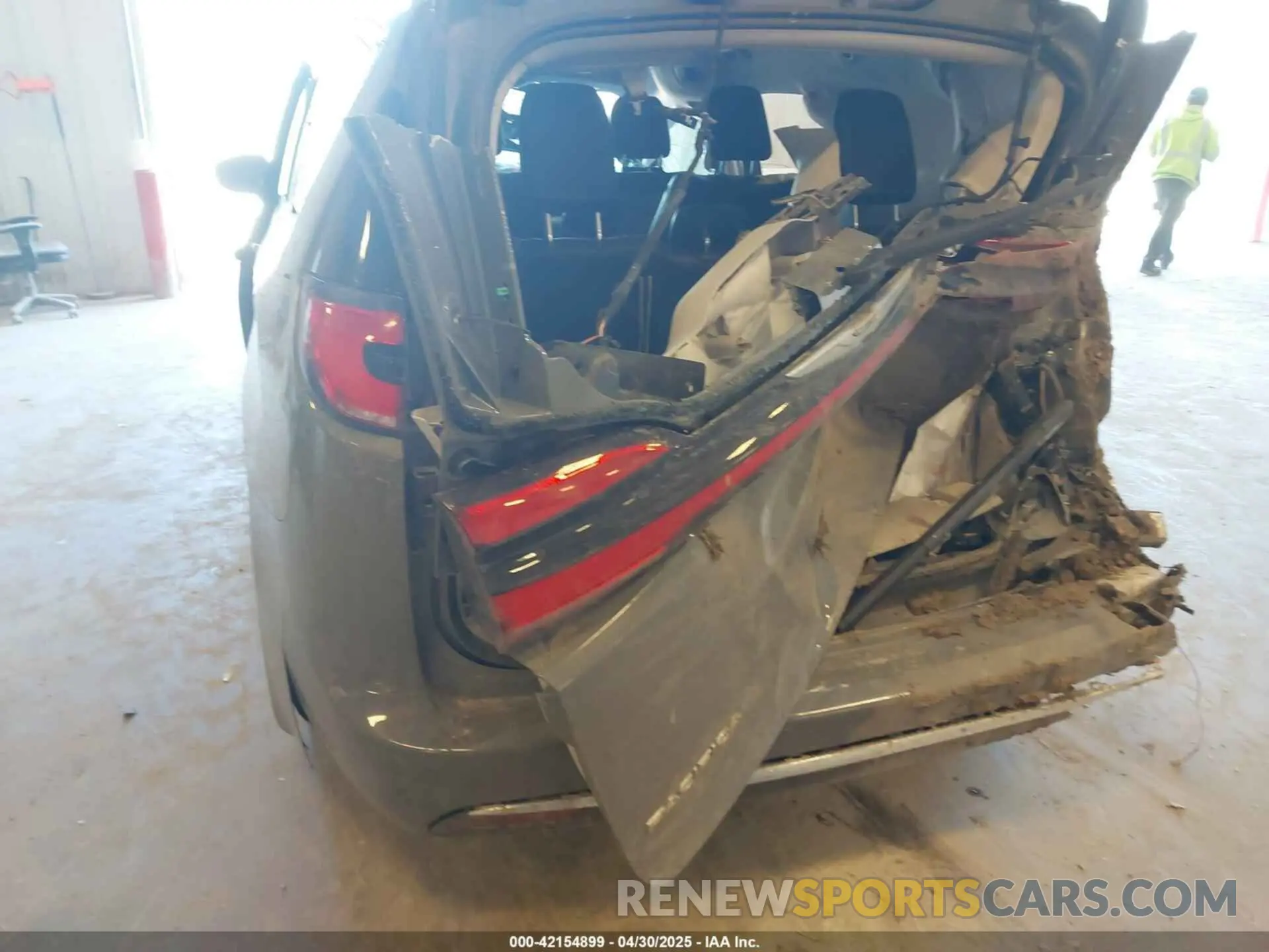 6 Photograph of a damaged car 2C4RC1L74NR212569 CHRYSLER PACIFICA HYBRID 2022