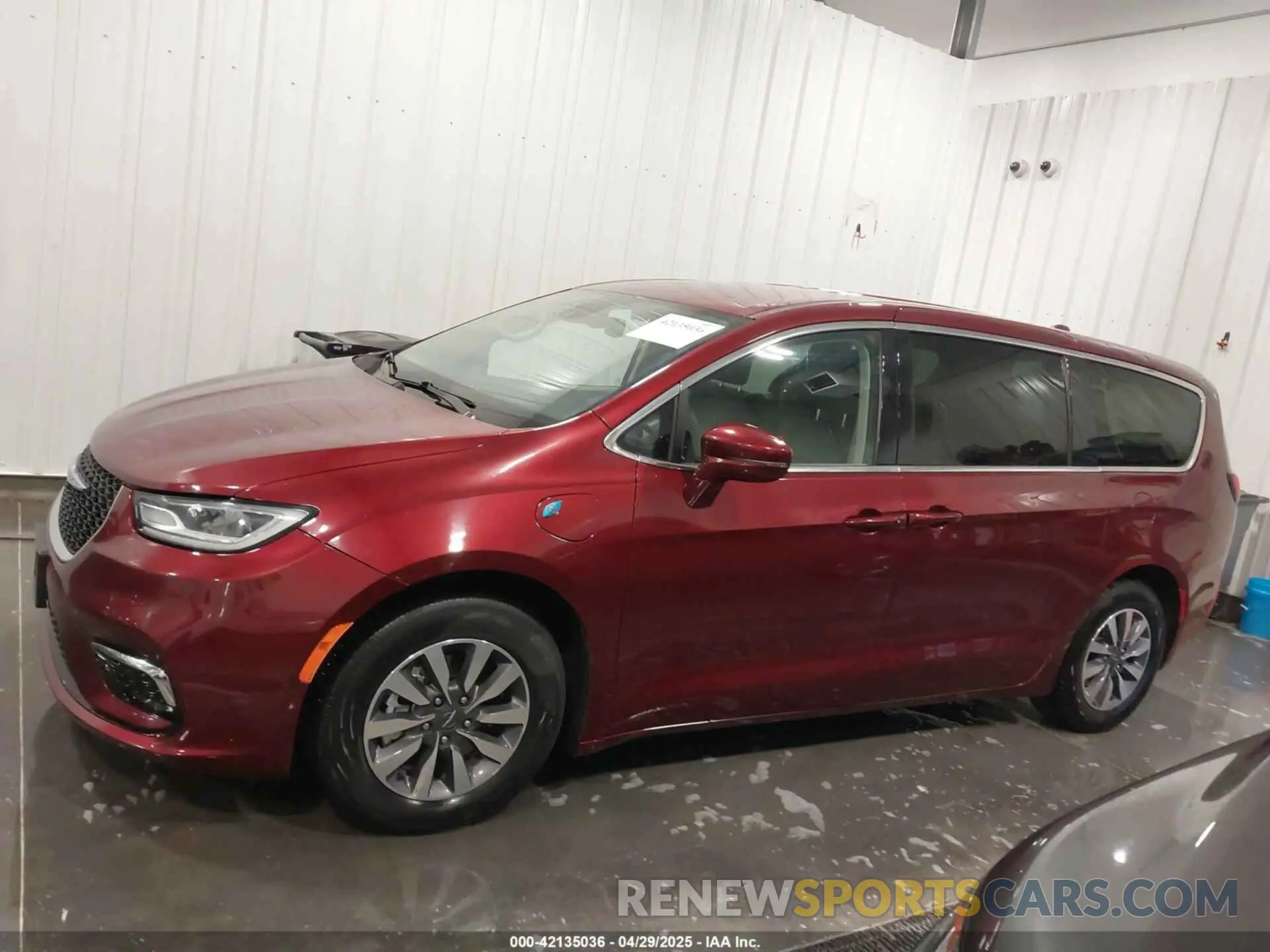 15 Photograph of a damaged car 2C4RC1L75NR161003 CHRYSLER PACIFICA HYBRID 2022