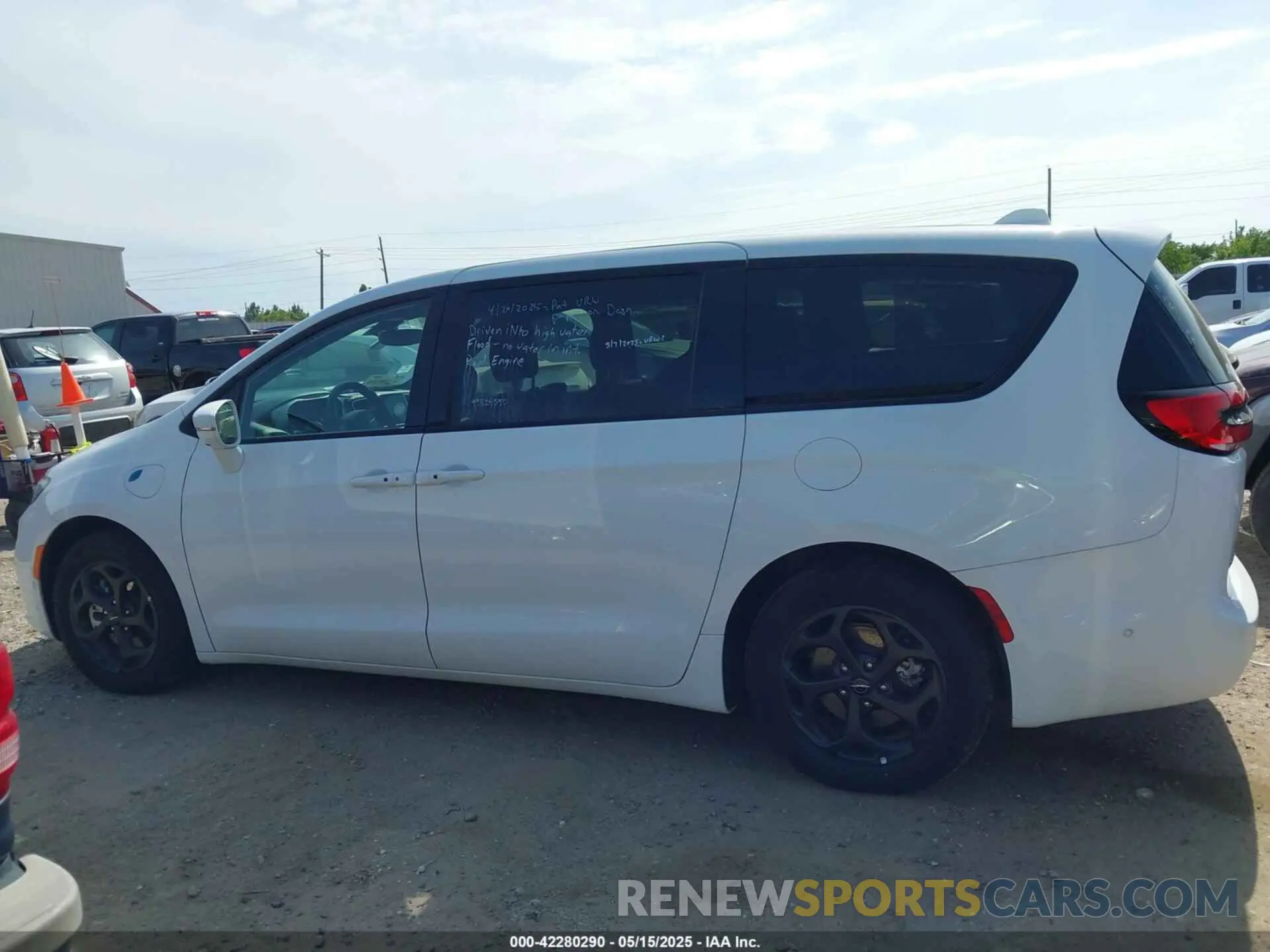 14 Photograph of a damaged car 2C4RC1S74NR179980 CHRYSLER PACIFICA HYBRID 2022