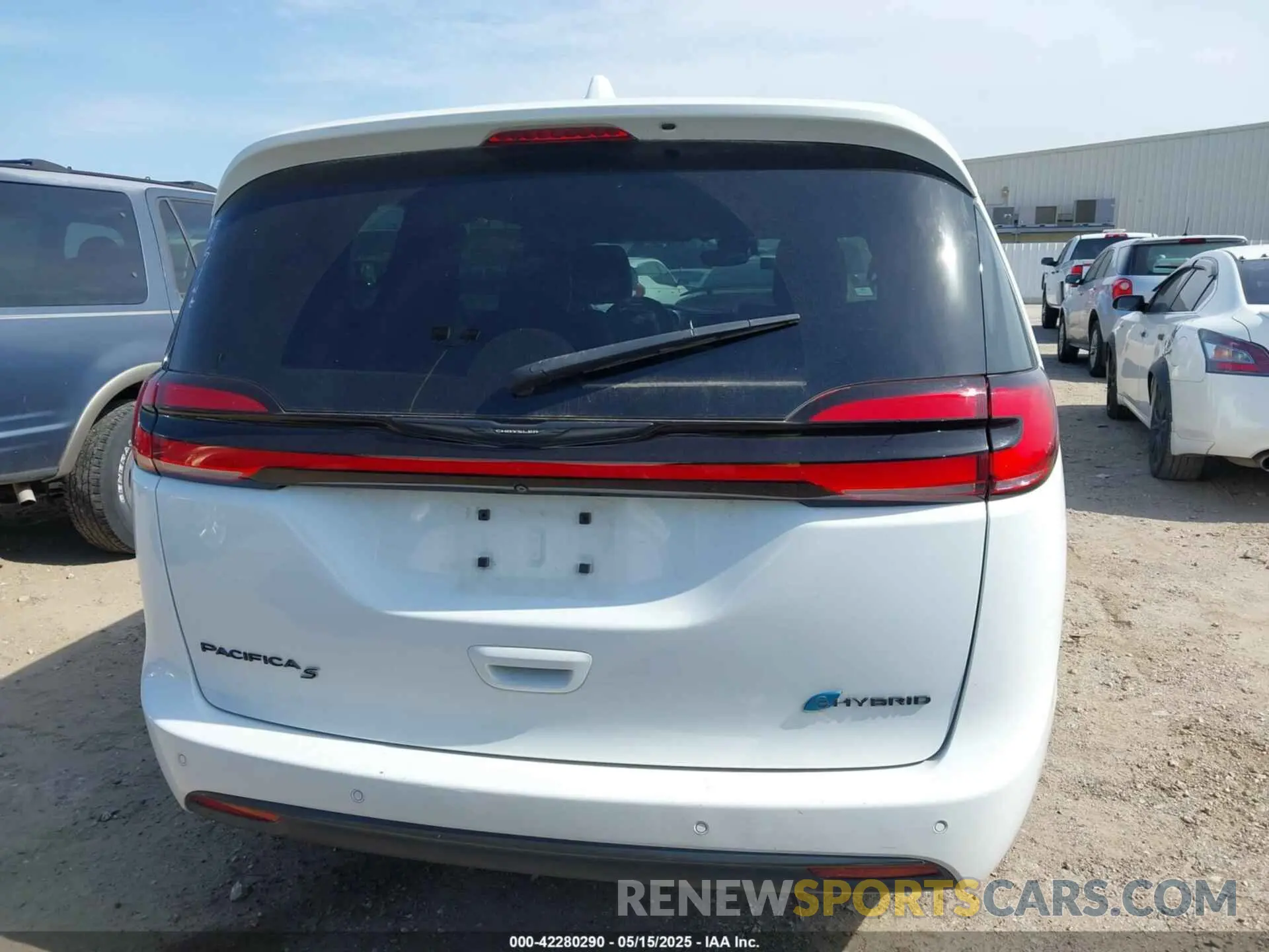 16 Photograph of a damaged car 2C4RC1S74NR179980 CHRYSLER PACIFICA HYBRID 2022