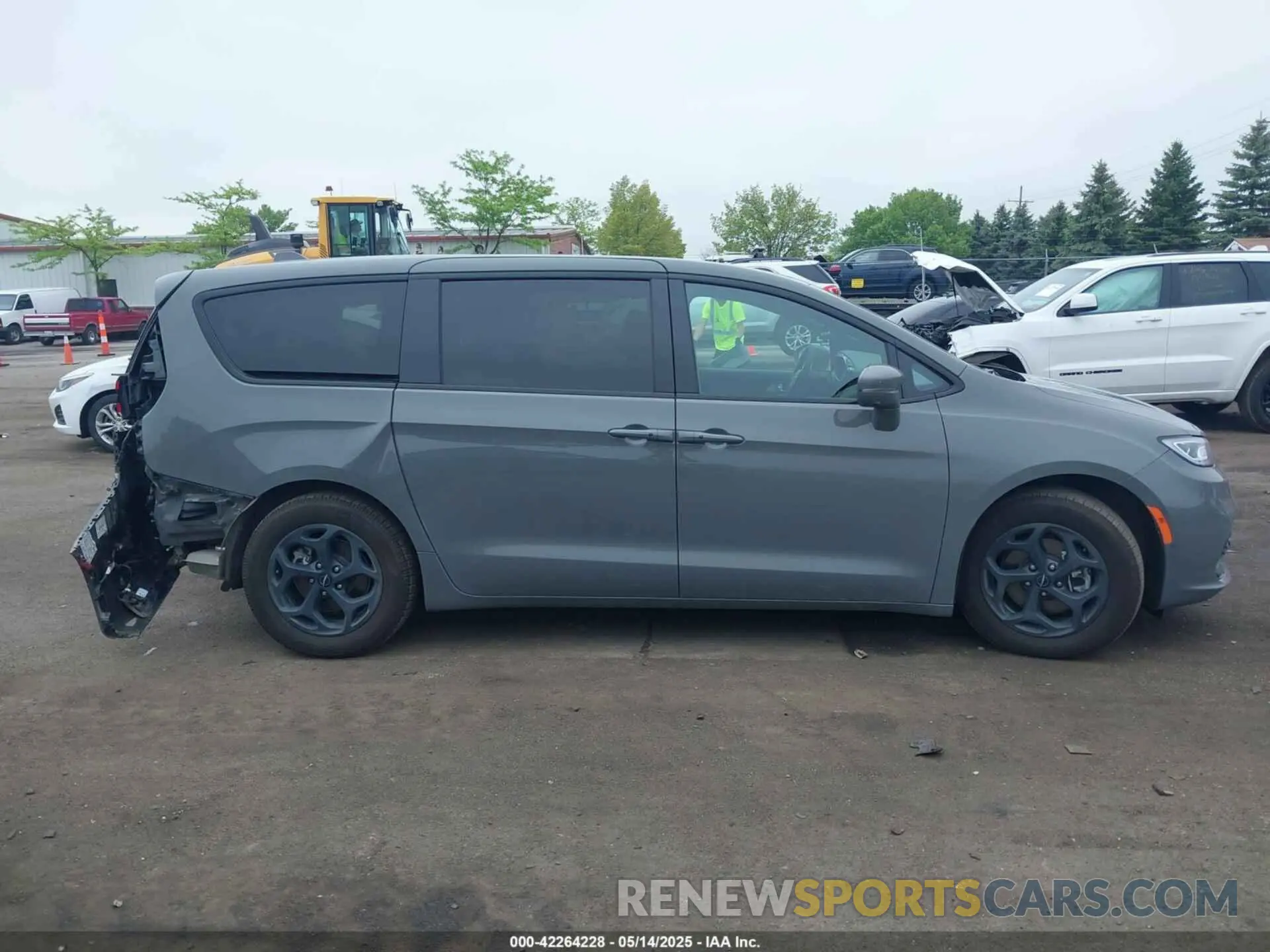 13 Photograph of a damaged car 2C4RC1S74NR212475 CHRYSLER PACIFICA HYBRID 2022