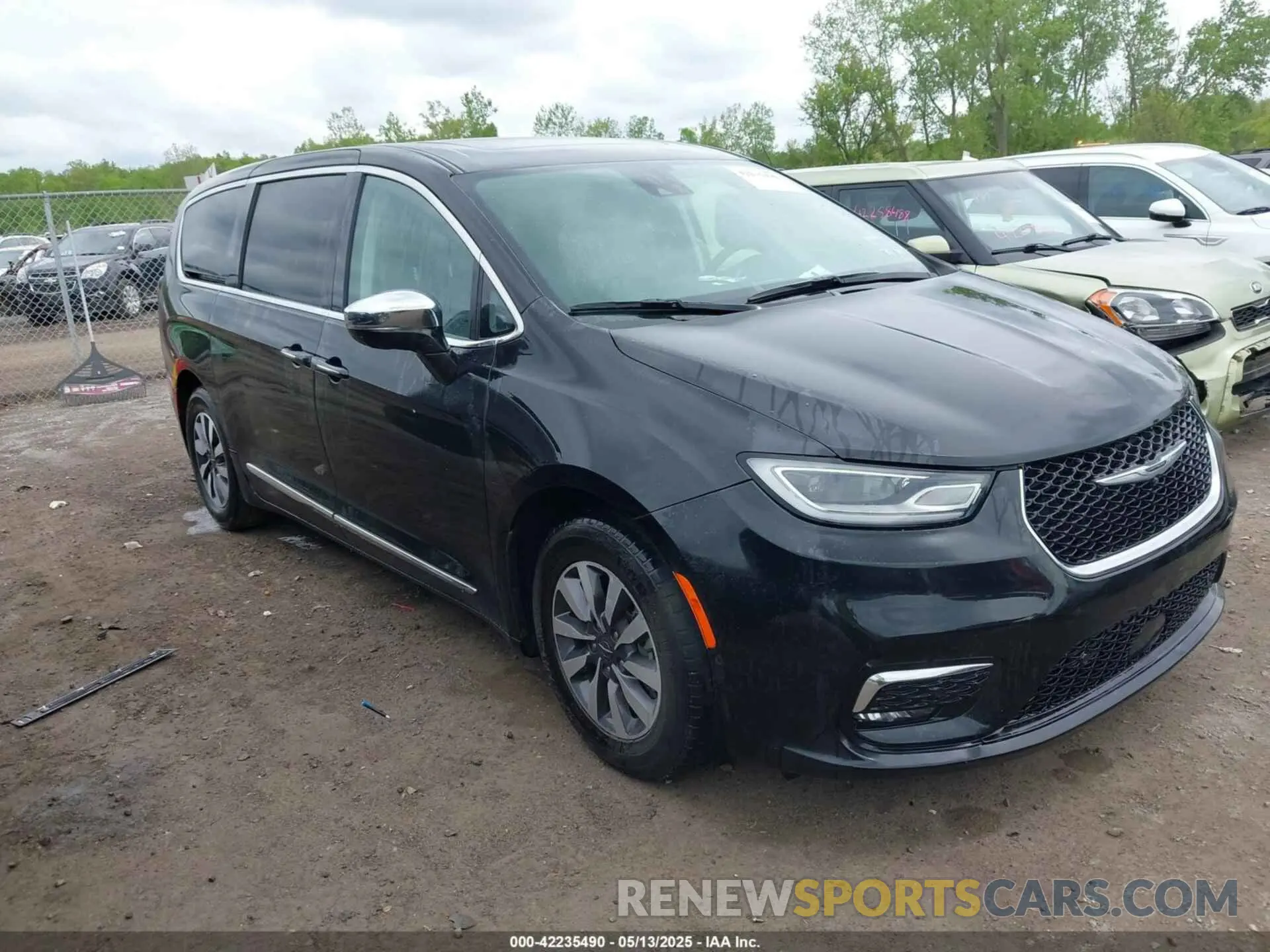 1 Photograph of a damaged car 2C4RC1S7XNR183404 CHRYSLER PACIFICA HYBRID 2022