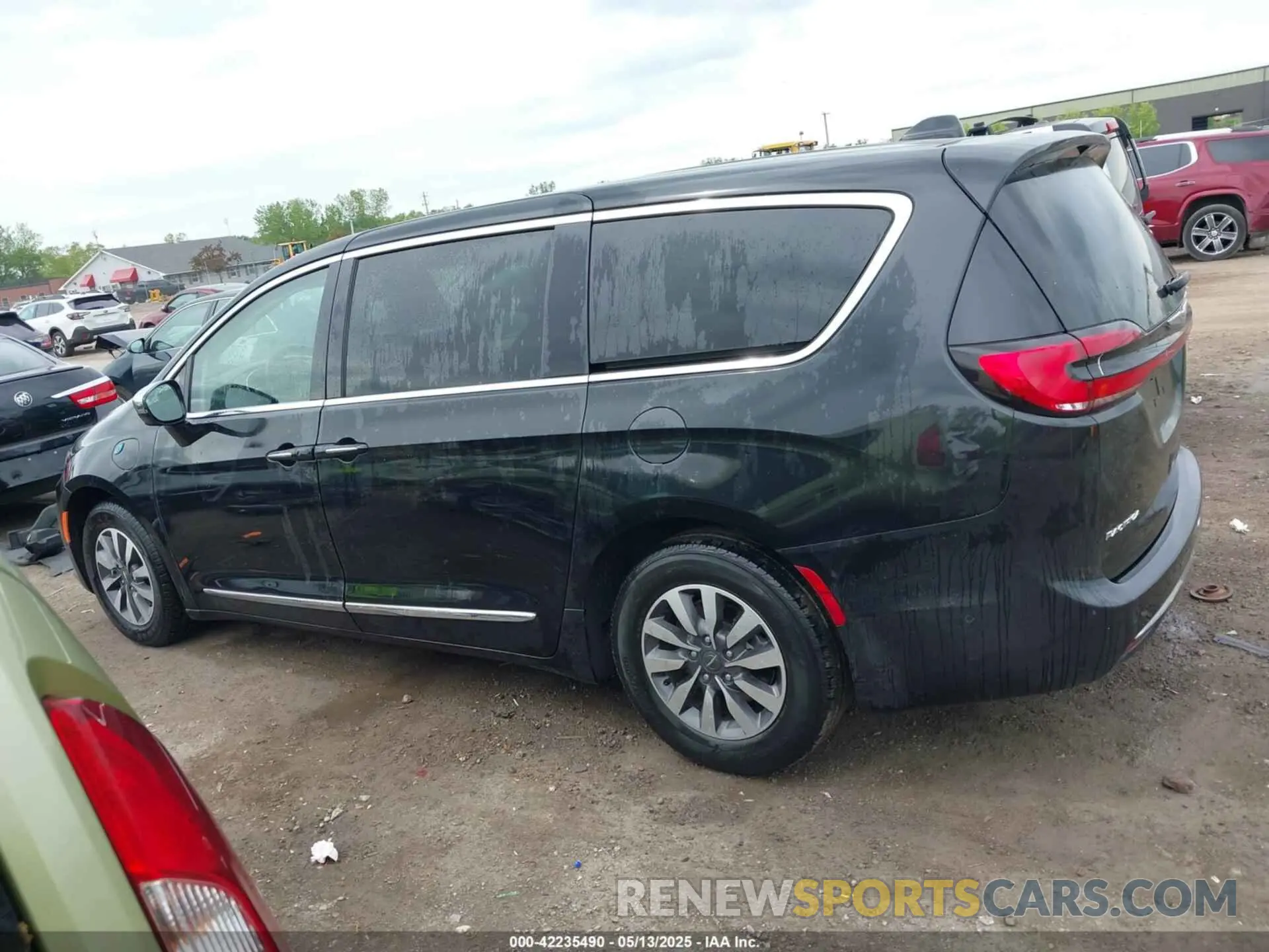 14 Photograph of a damaged car 2C4RC1S7XNR183404 CHRYSLER PACIFICA HYBRID 2022