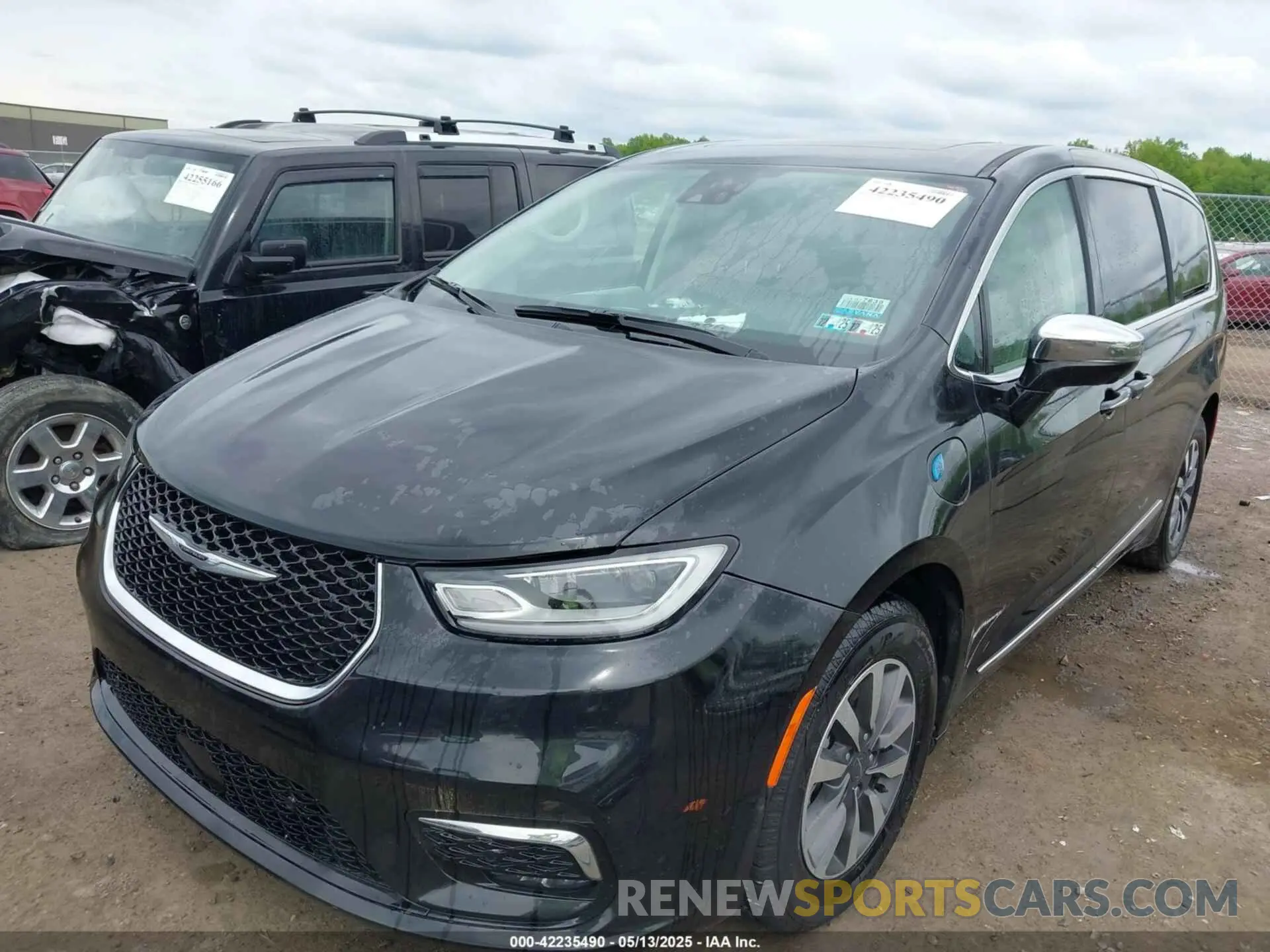 2 Photograph of a damaged car 2C4RC1S7XNR183404 CHRYSLER PACIFICA HYBRID 2022