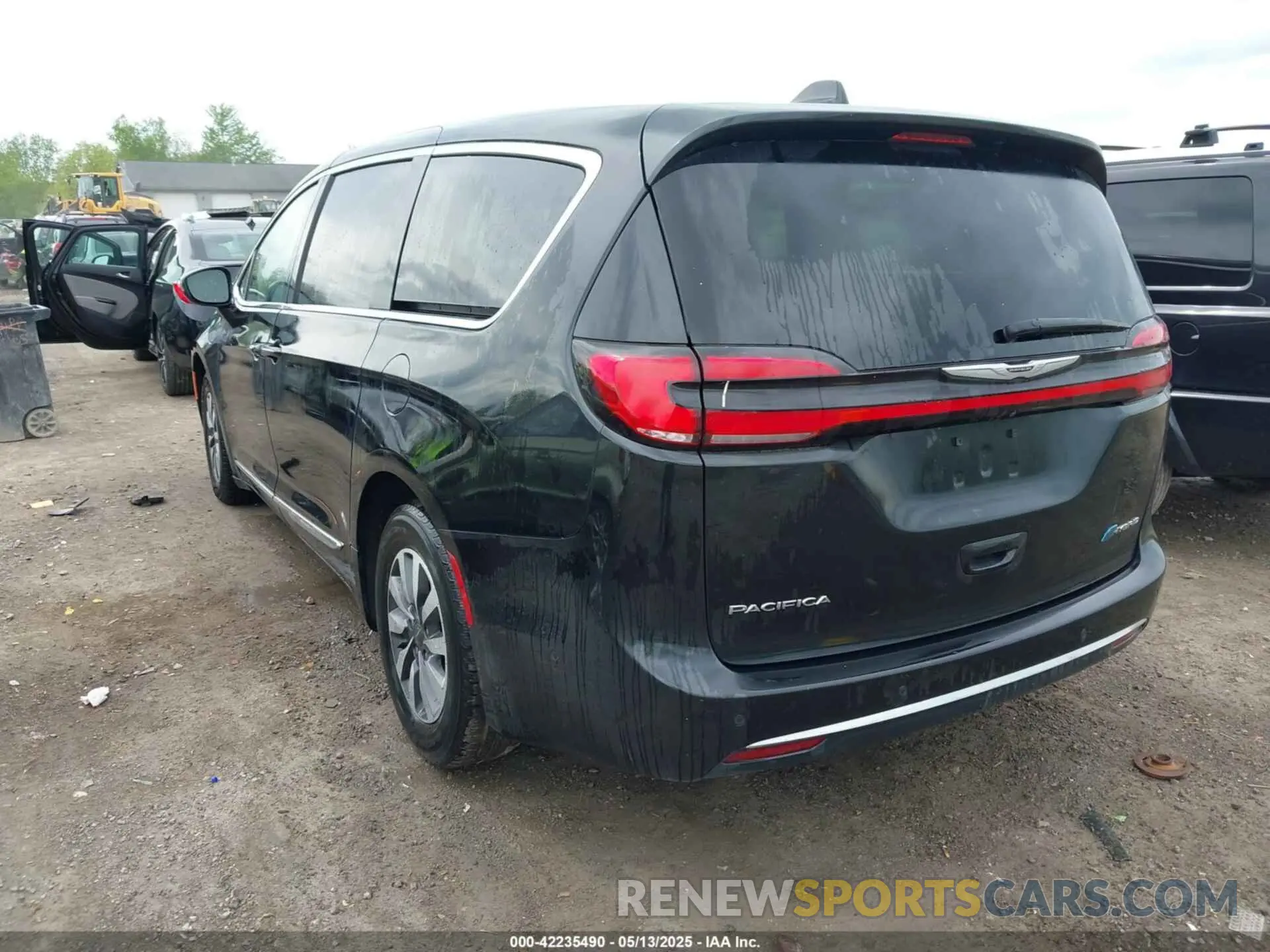 3 Photograph of a damaged car 2C4RC1S7XNR183404 CHRYSLER PACIFICA HYBRID 2022