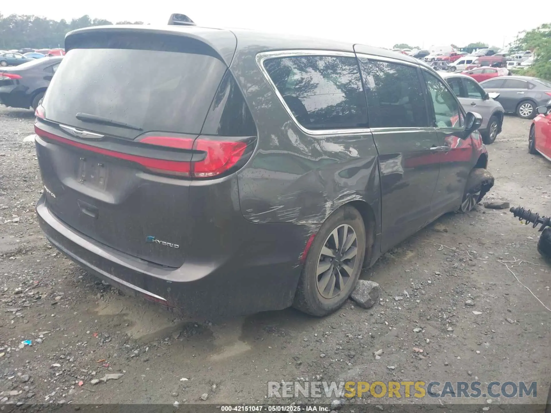 4 Photograph of a damaged car 2C4RC1L72PR540902 CHRYSLER PACIFICA HYBRID 2023