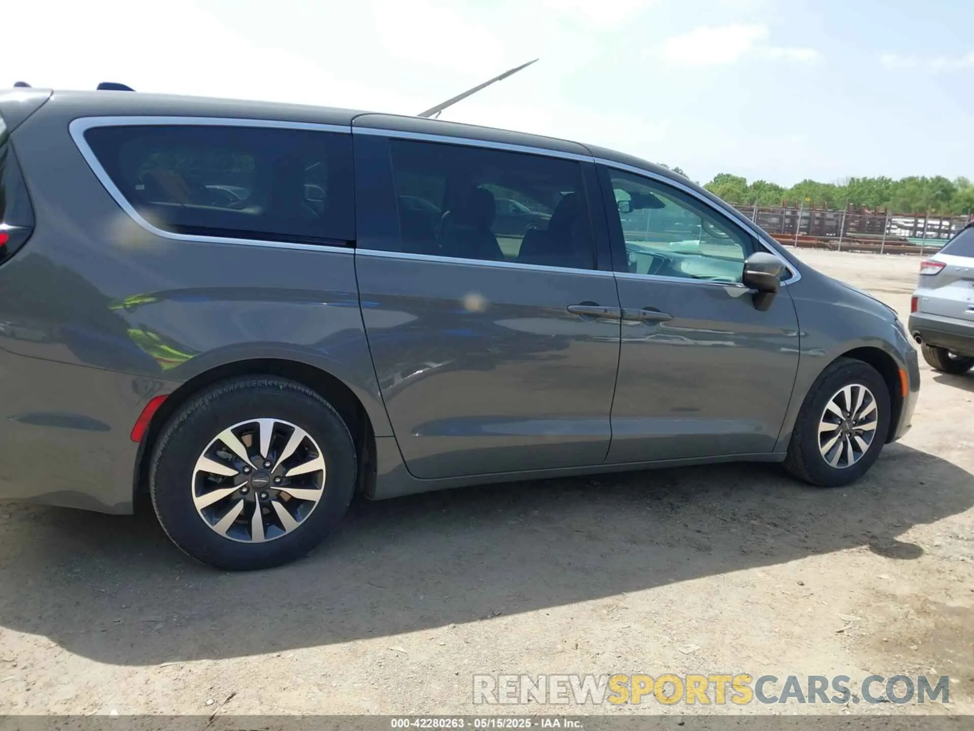 13 Photograph of a damaged car 2C4RC1L73PR522988 CHRYSLER PACIFICA HYBRID 2023