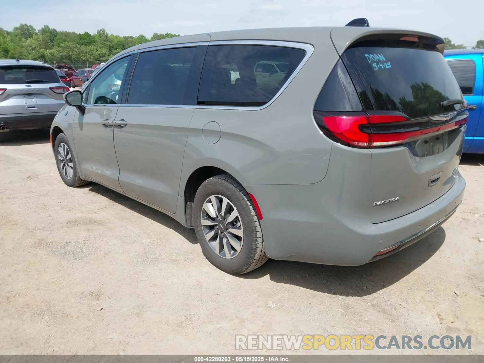3 Photograph of a damaged car 2C4RC1L73PR522988 CHRYSLER PACIFICA HYBRID 2023
