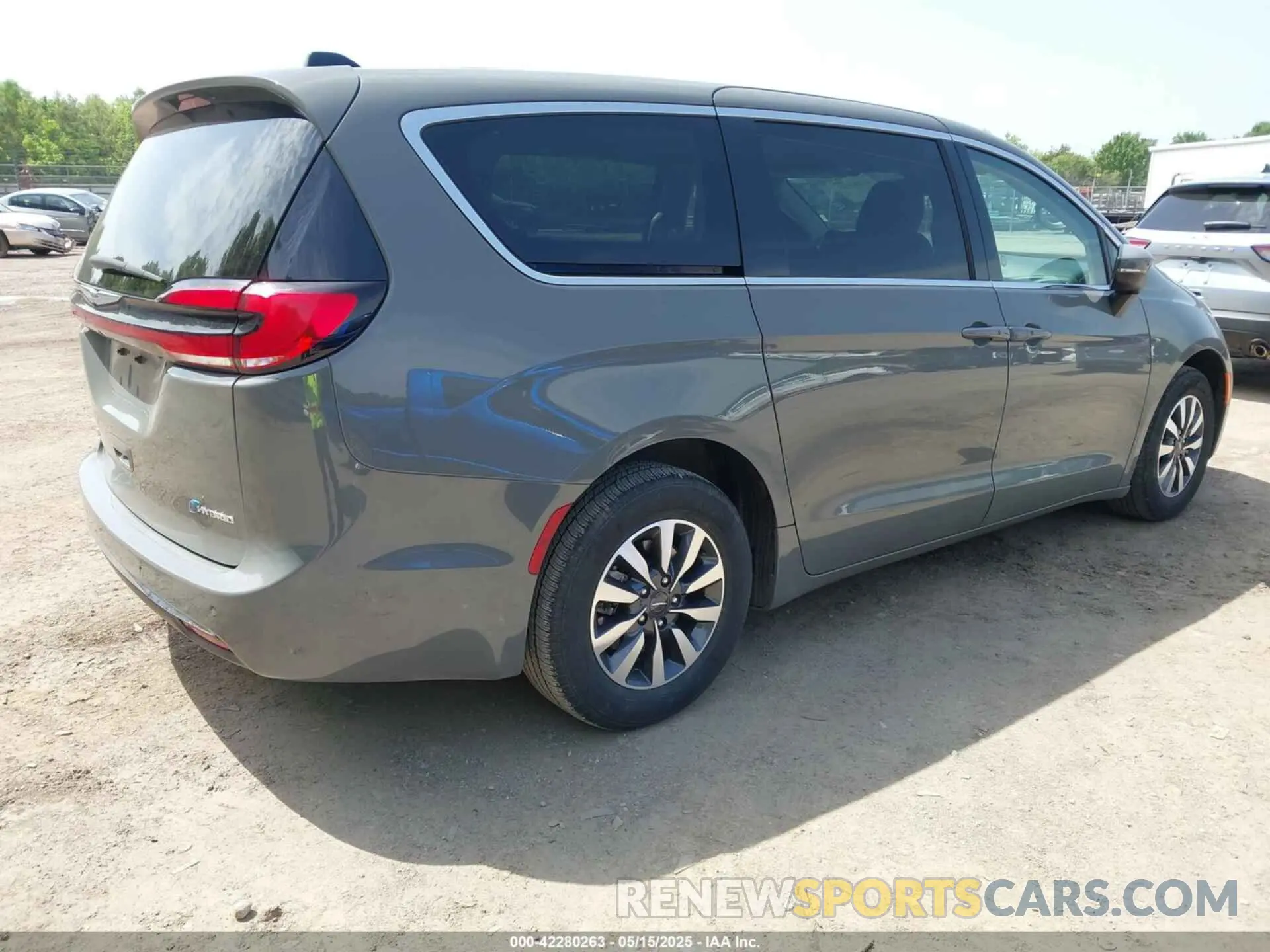 4 Photograph of a damaged car 2C4RC1L73PR522988 CHRYSLER PACIFICA HYBRID 2023