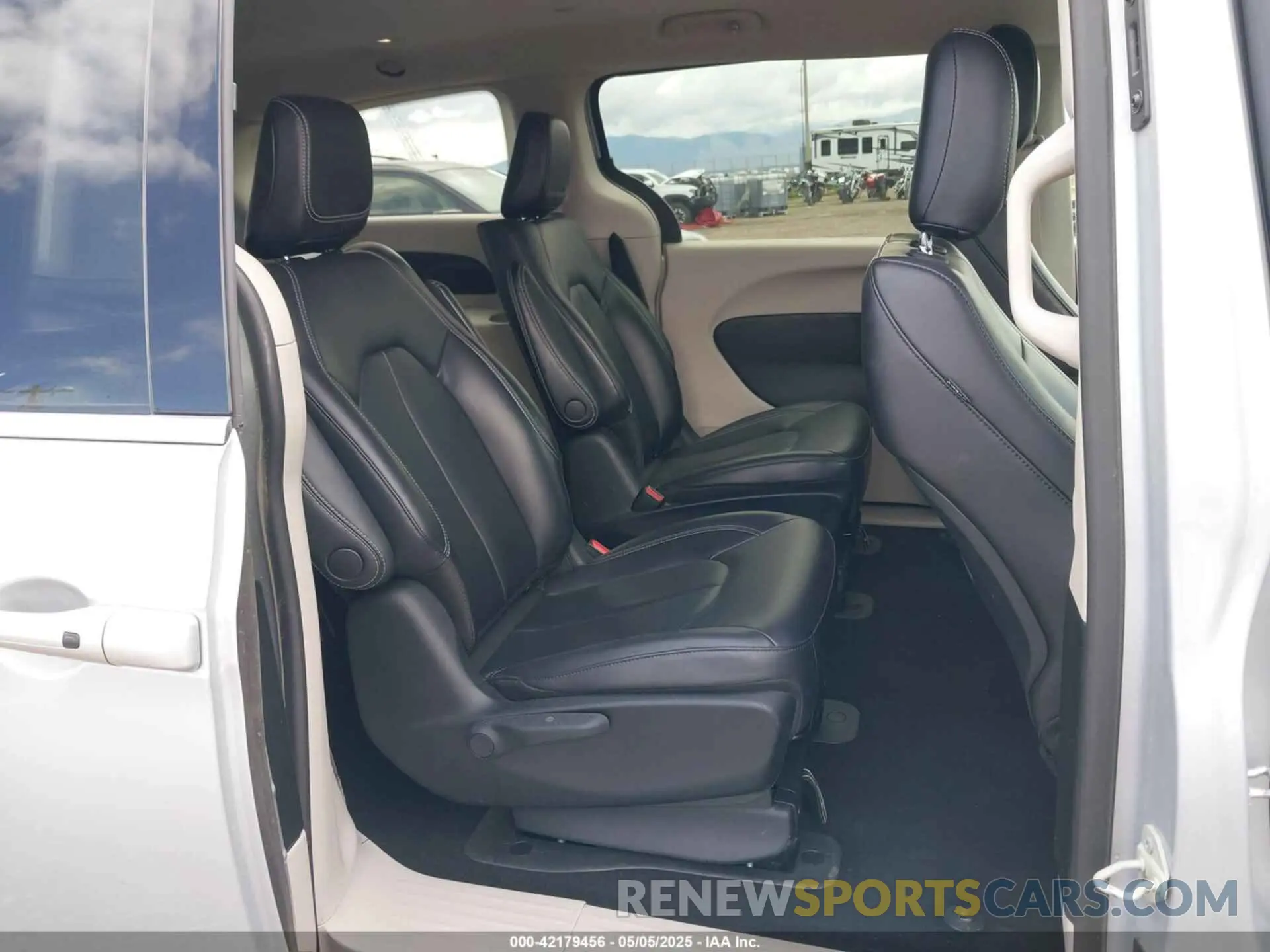 8 Photograph of a damaged car 2C4RC1L73PR626350 CHRYSLER PACIFICA HYBRID 2023