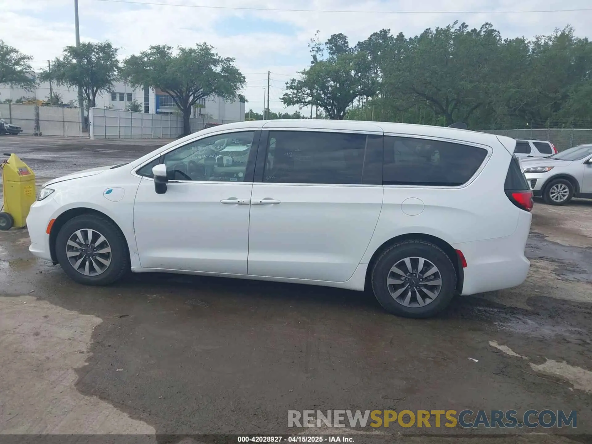 14 Фотография поврежденного автомобиля 2C4RC1L74PR541551 CHRYSLER PACIFICA HYBRID 2023