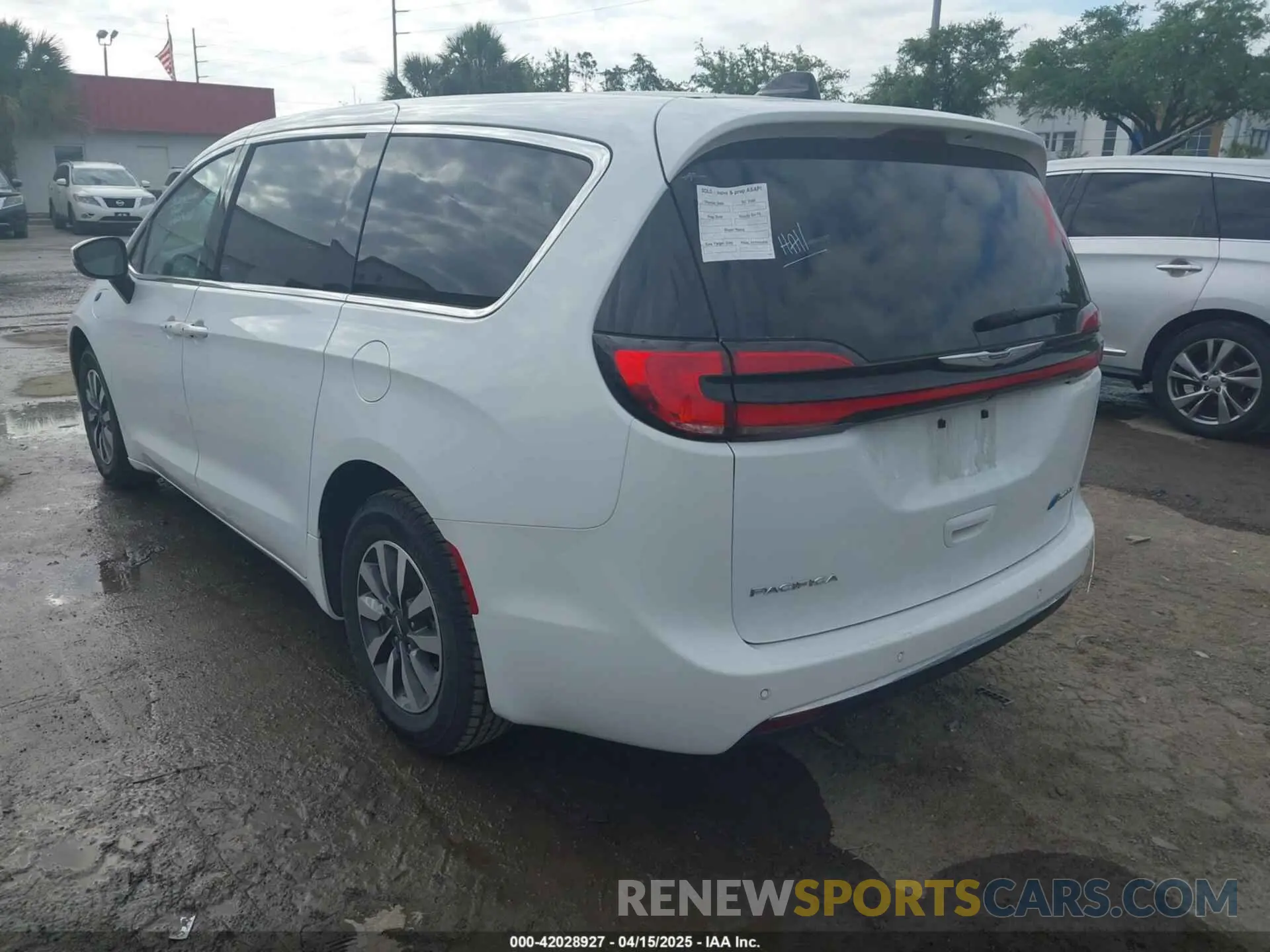 3 Фотография поврежденного автомобиля 2C4RC1L74PR541551 CHRYSLER PACIFICA HYBRID 2023