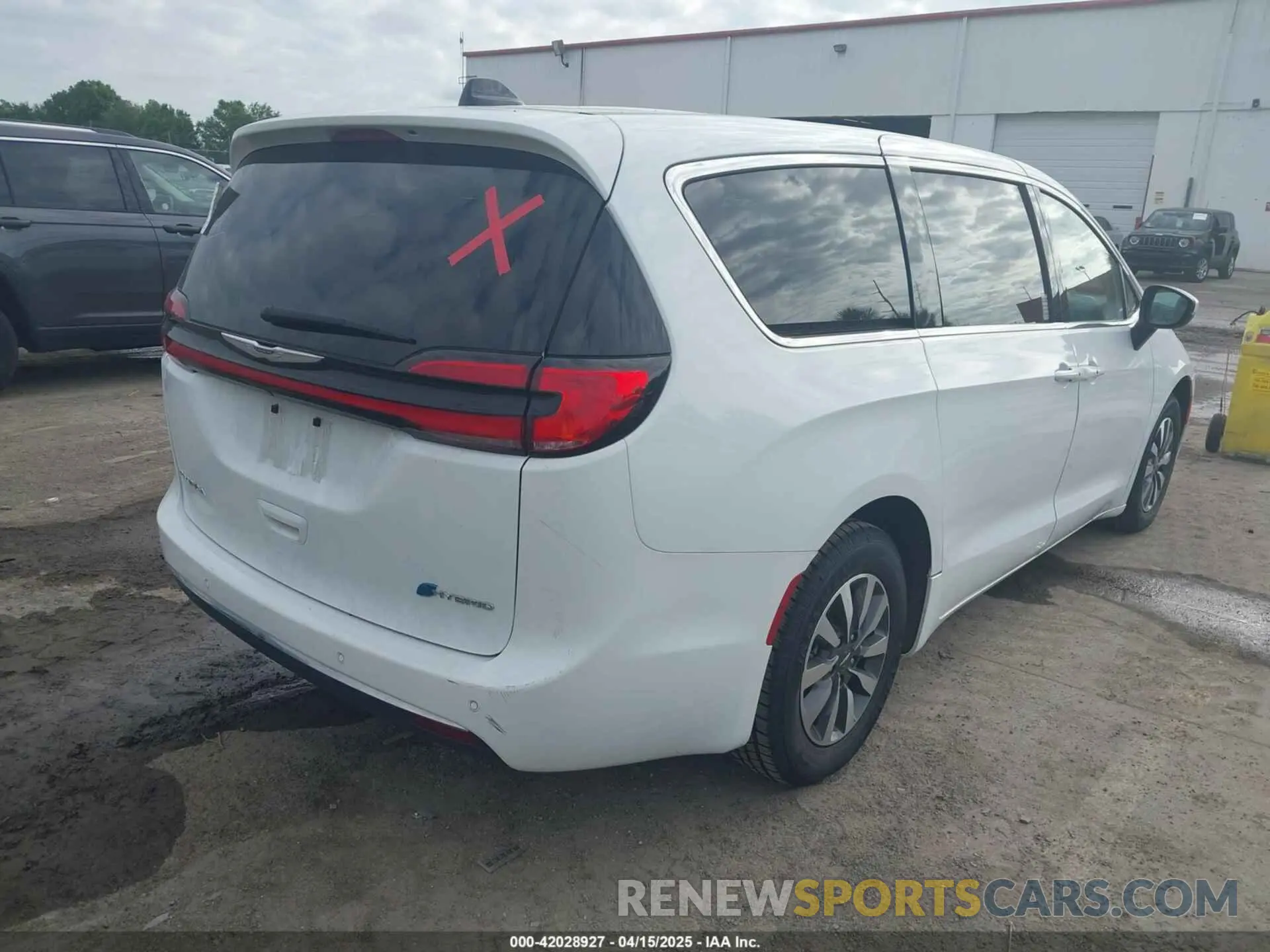4 Фотография поврежденного автомобиля 2C4RC1L74PR541551 CHRYSLER PACIFICA HYBRID 2023