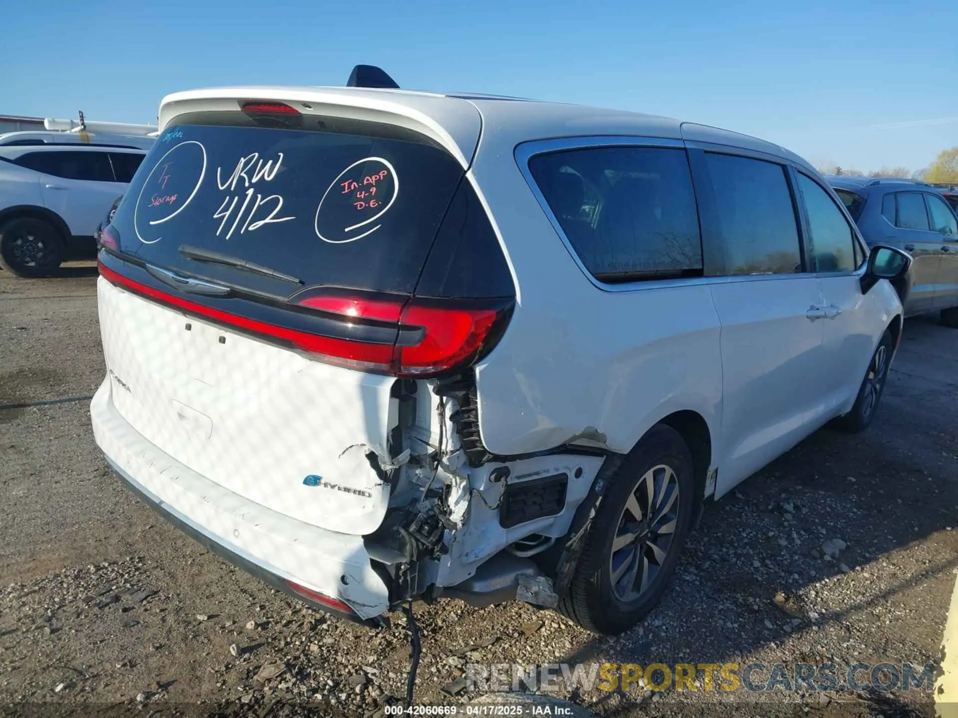 4 Photograph of a damaged car 2C4RC1L74PR562240 CHRYSLER PACIFICA HYBRID 2023