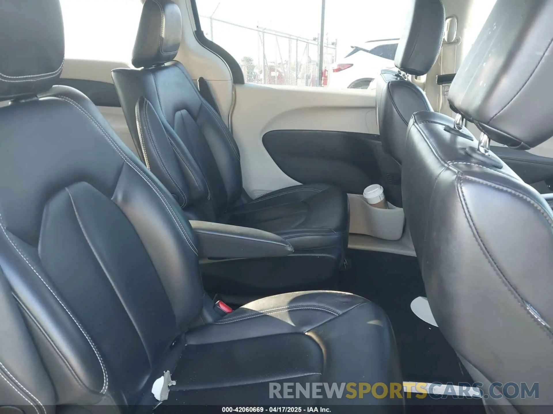 8 Photograph of a damaged car 2C4RC1L74PR562240 CHRYSLER PACIFICA HYBRID 2023