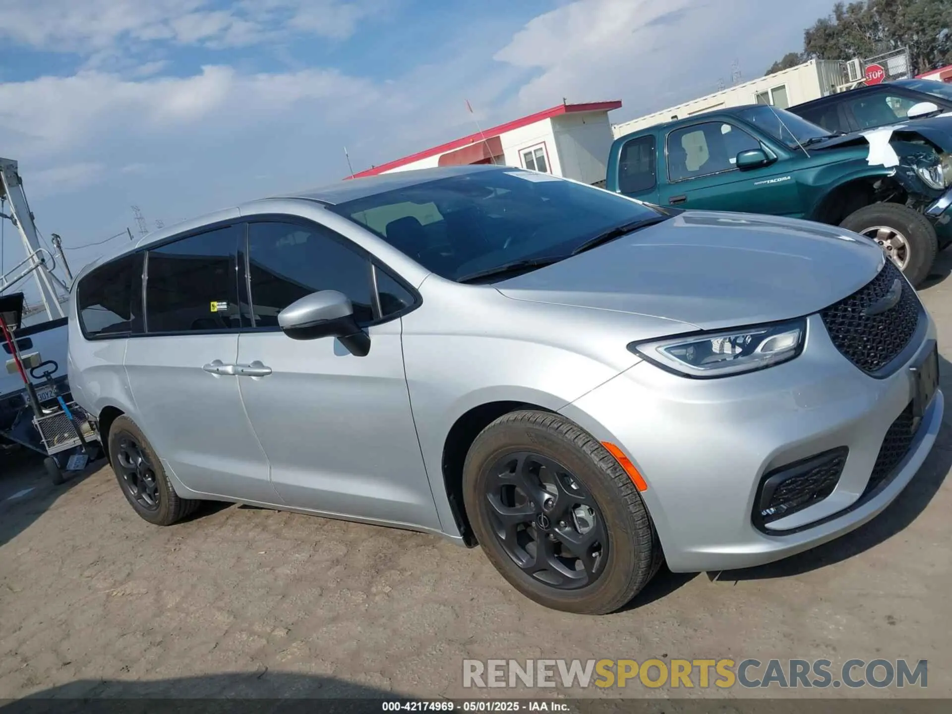 14 Фотография поврежденного автомобиля 2C4RC1L74PR593522 CHRYSLER PACIFICA HYBRID 2023