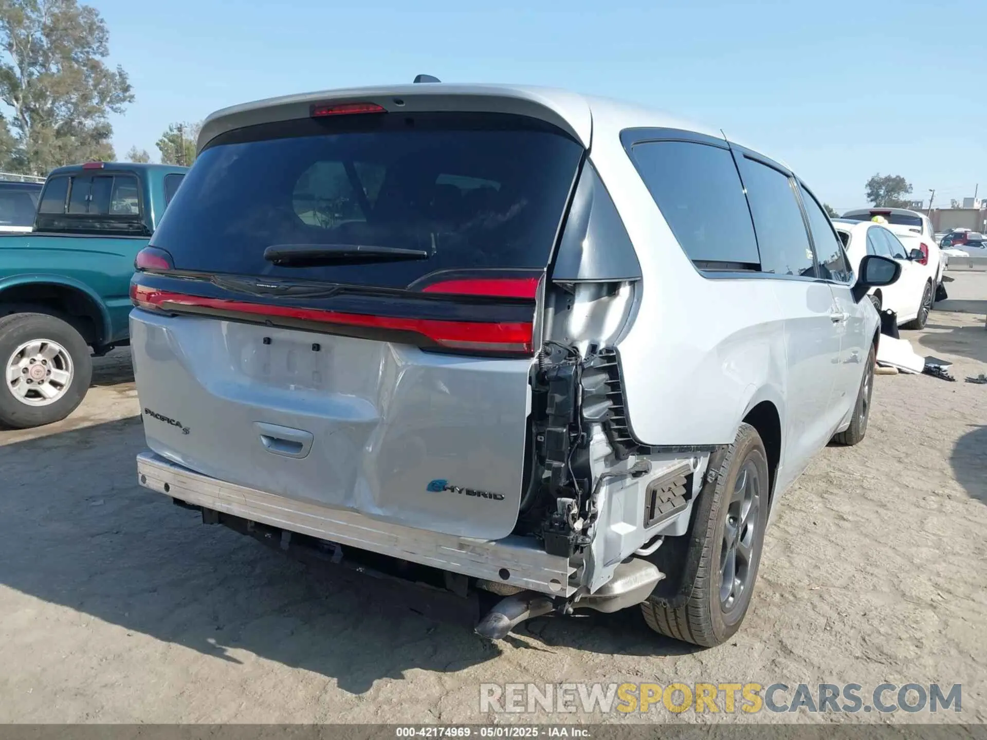 4 Фотография поврежденного автомобиля 2C4RC1L74PR593522 CHRYSLER PACIFICA HYBRID 2023
