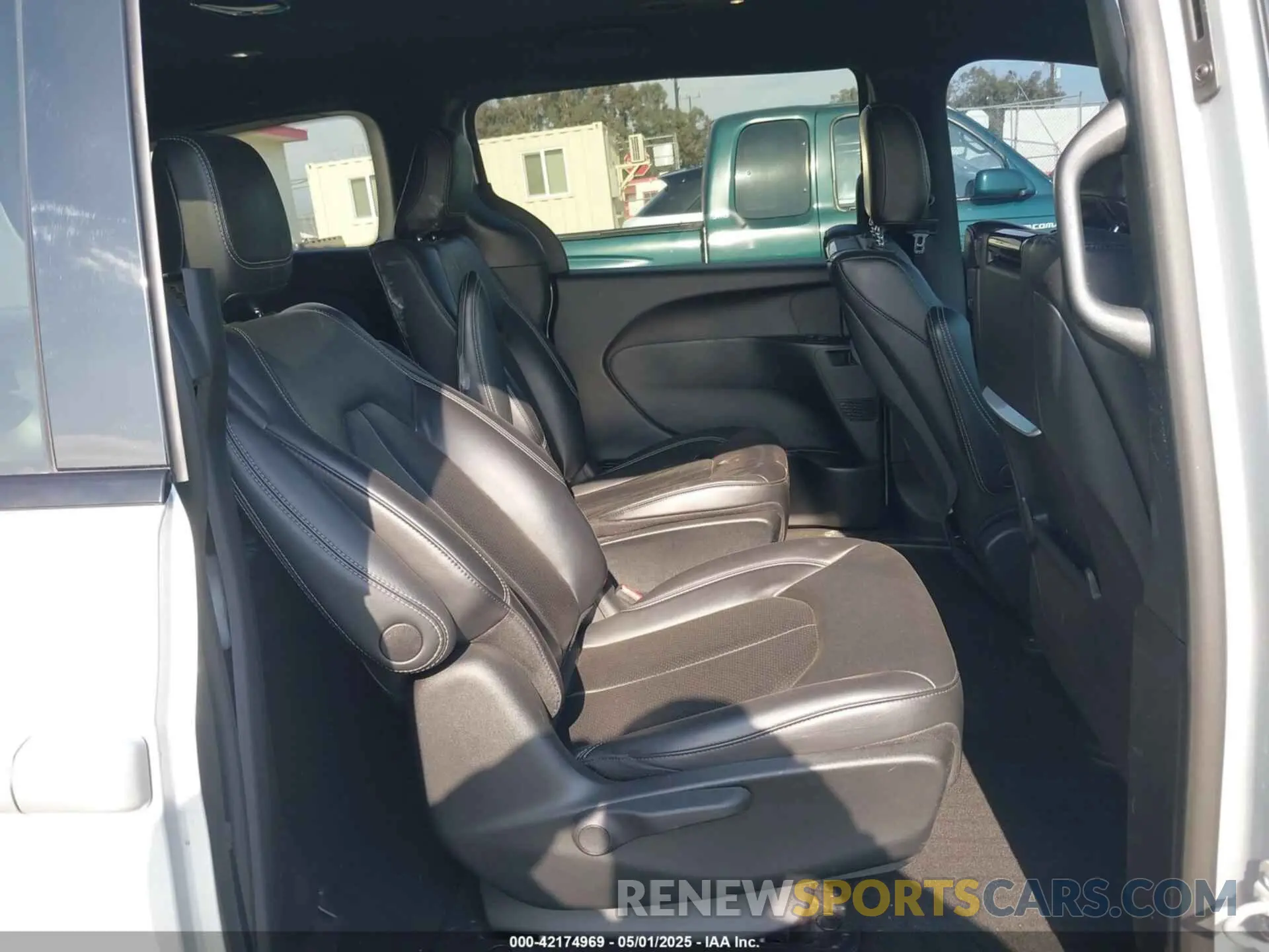 8 Фотография поврежденного автомобиля 2C4RC1L74PR593522 CHRYSLER PACIFICA HYBRID 2023