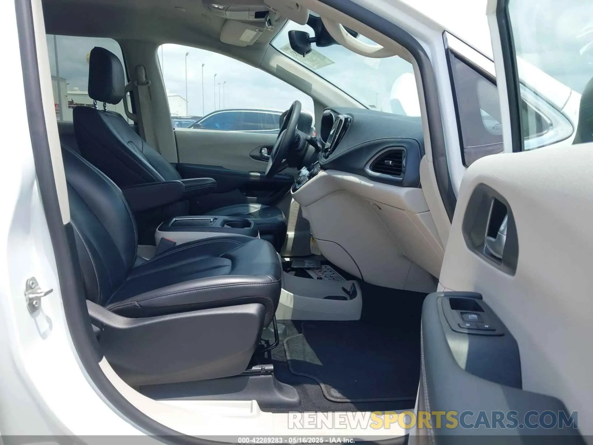 5 Фотография поврежденного автомобиля 2C4RC1L76PR618422 CHRYSLER PACIFICA HYBRID 2023