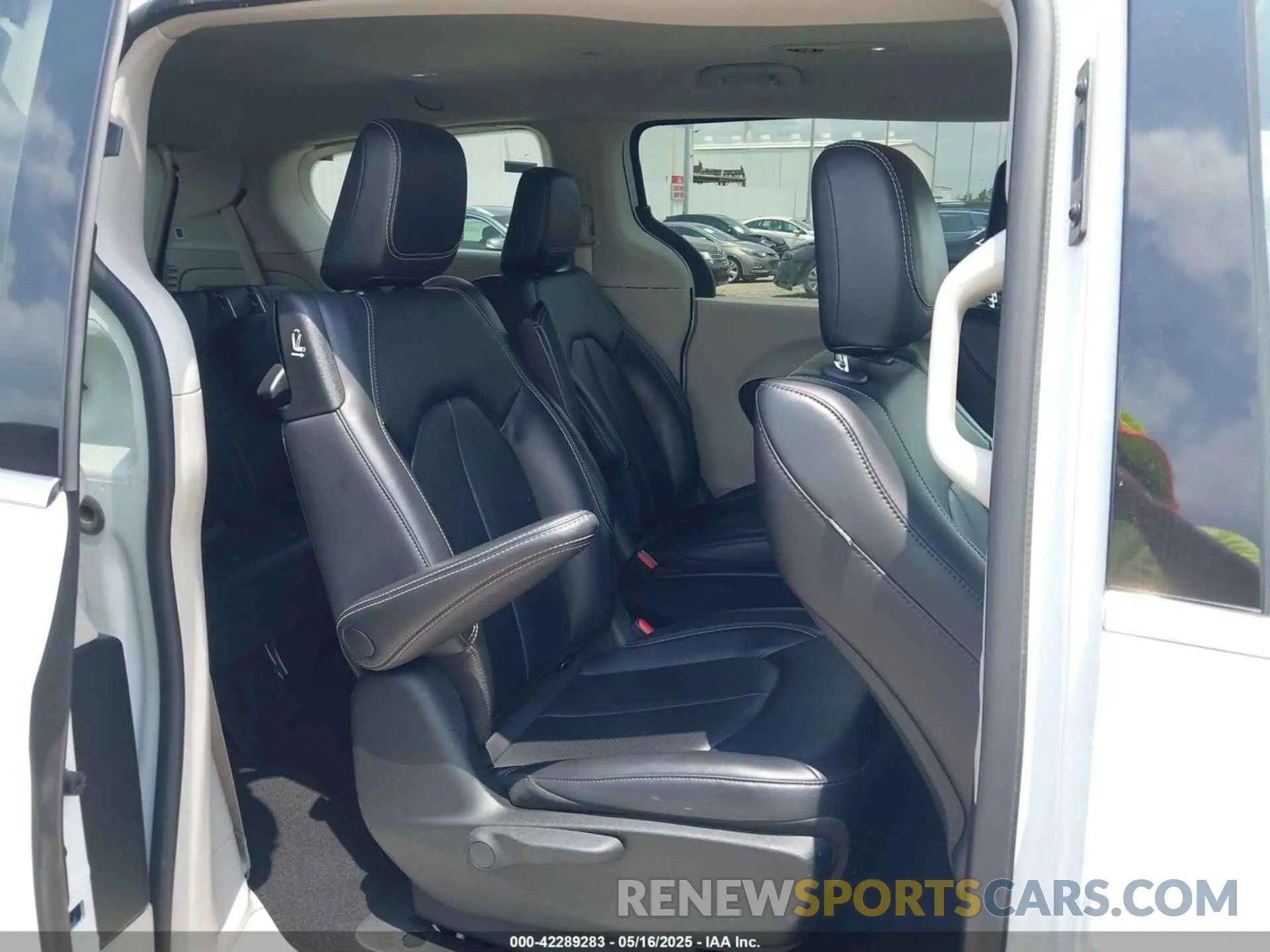 8 Фотография поврежденного автомобиля 2C4RC1L76PR618422 CHRYSLER PACIFICA HYBRID 2023
