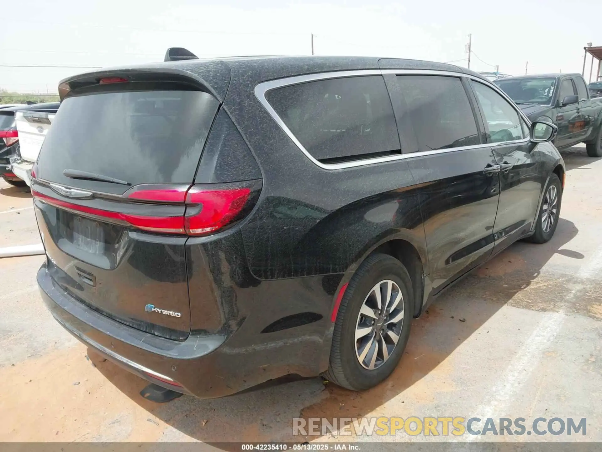4 Photograph of a damaged car 2C4RC1L78PR551371 CHRYSLER PACIFICA HYBRID 2023