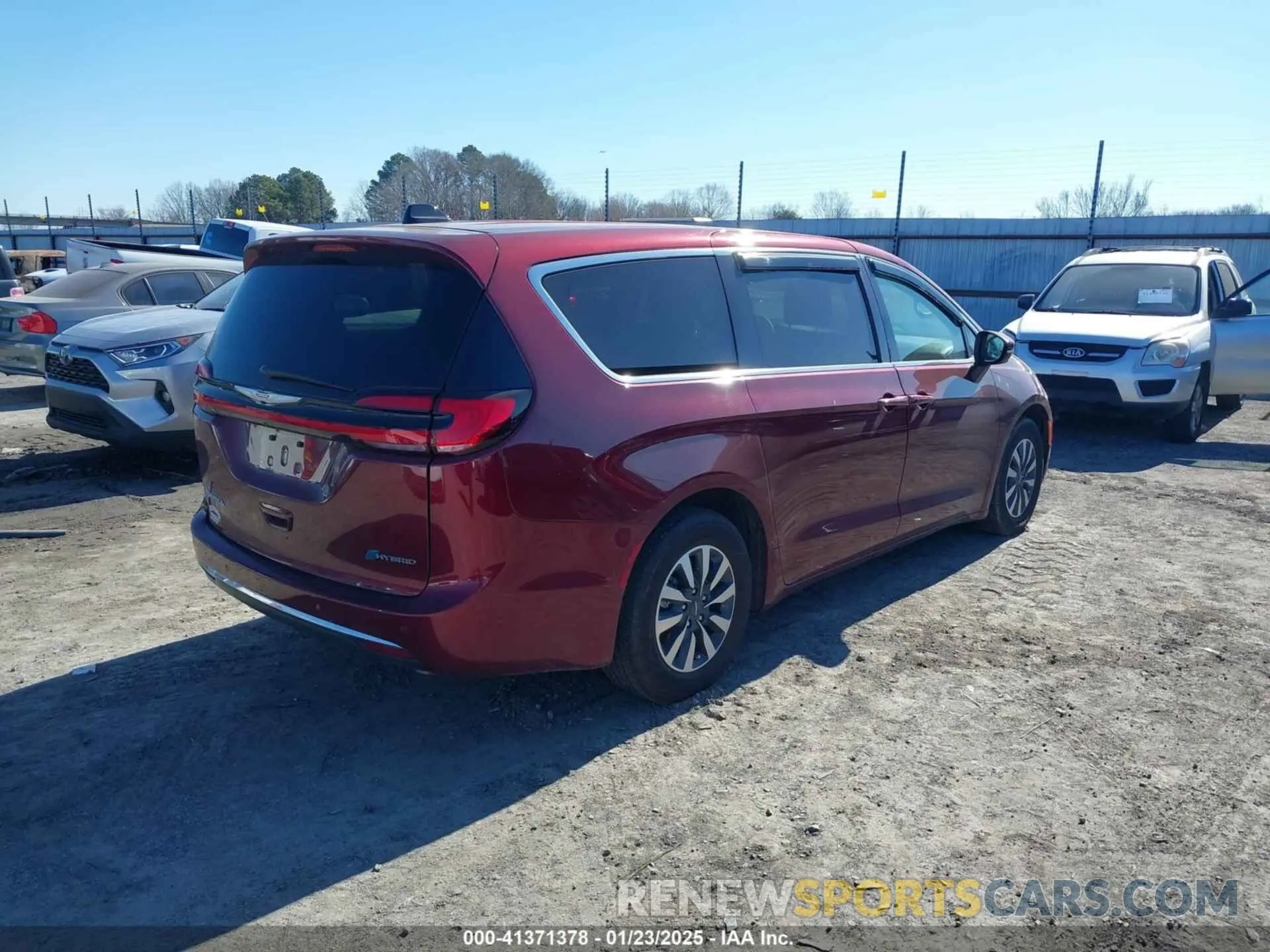 4 Фотография поврежденного автомобиля 2C4RC1L79PR500526 CHRYSLER PACIFICA HYBRID 2023