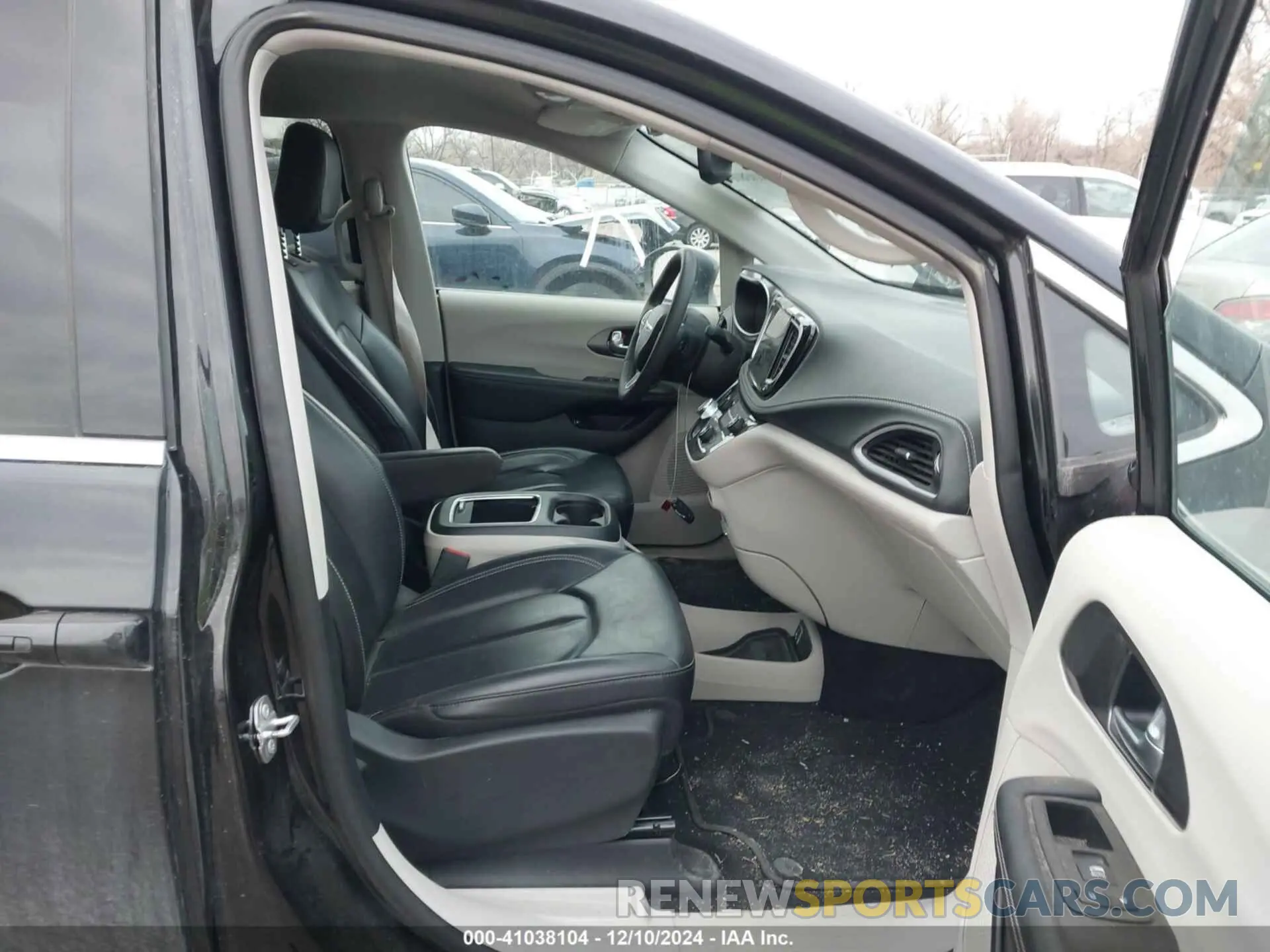 5 Photograph of a damaged car 2C4RC1L7XPR518209 CHRYSLER PACIFICA HYBRID 2023