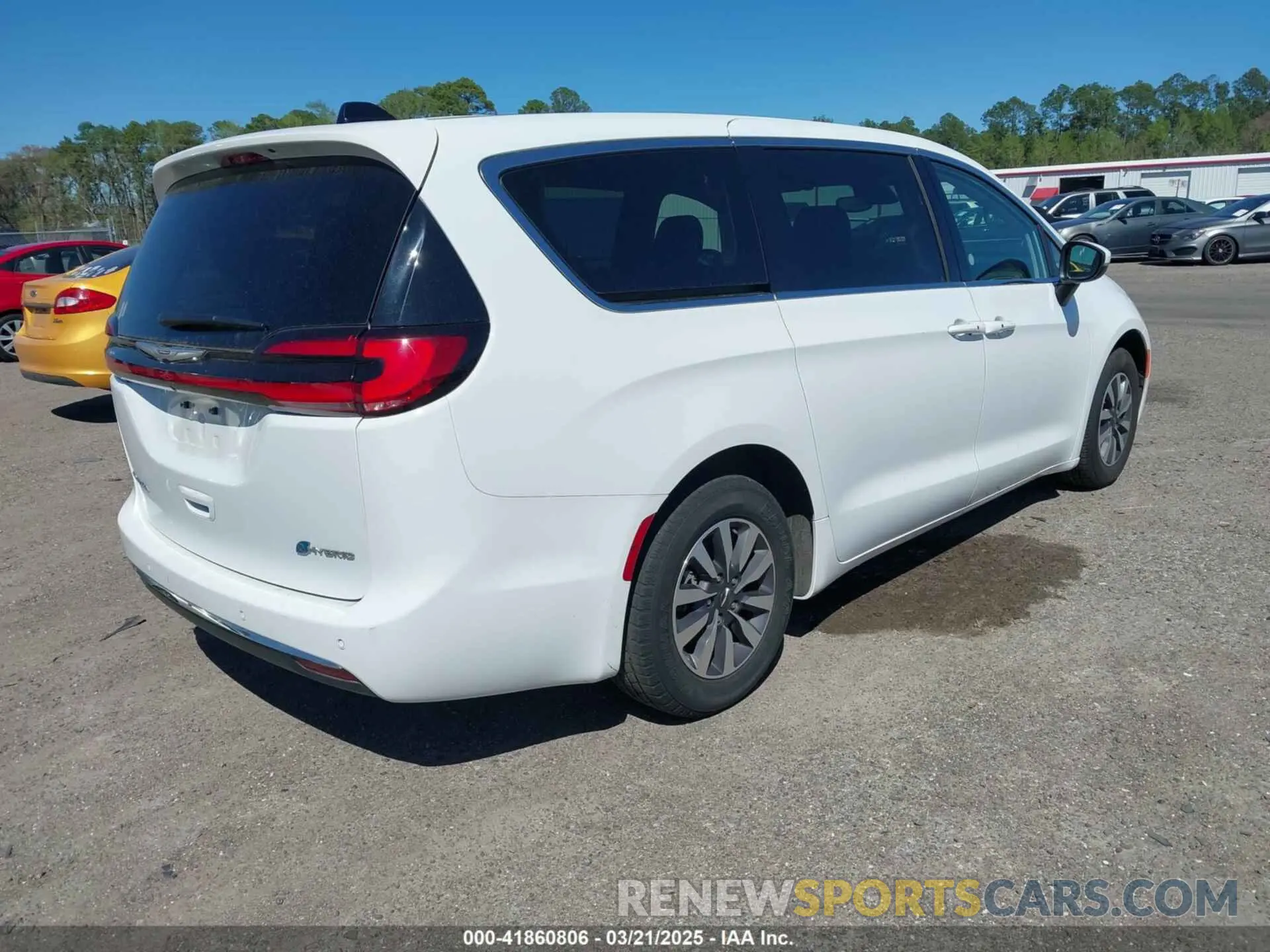4 Photograph of a damaged car 2C4RC1L7XPR541005 CHRYSLER PACIFICA HYBRID 2023