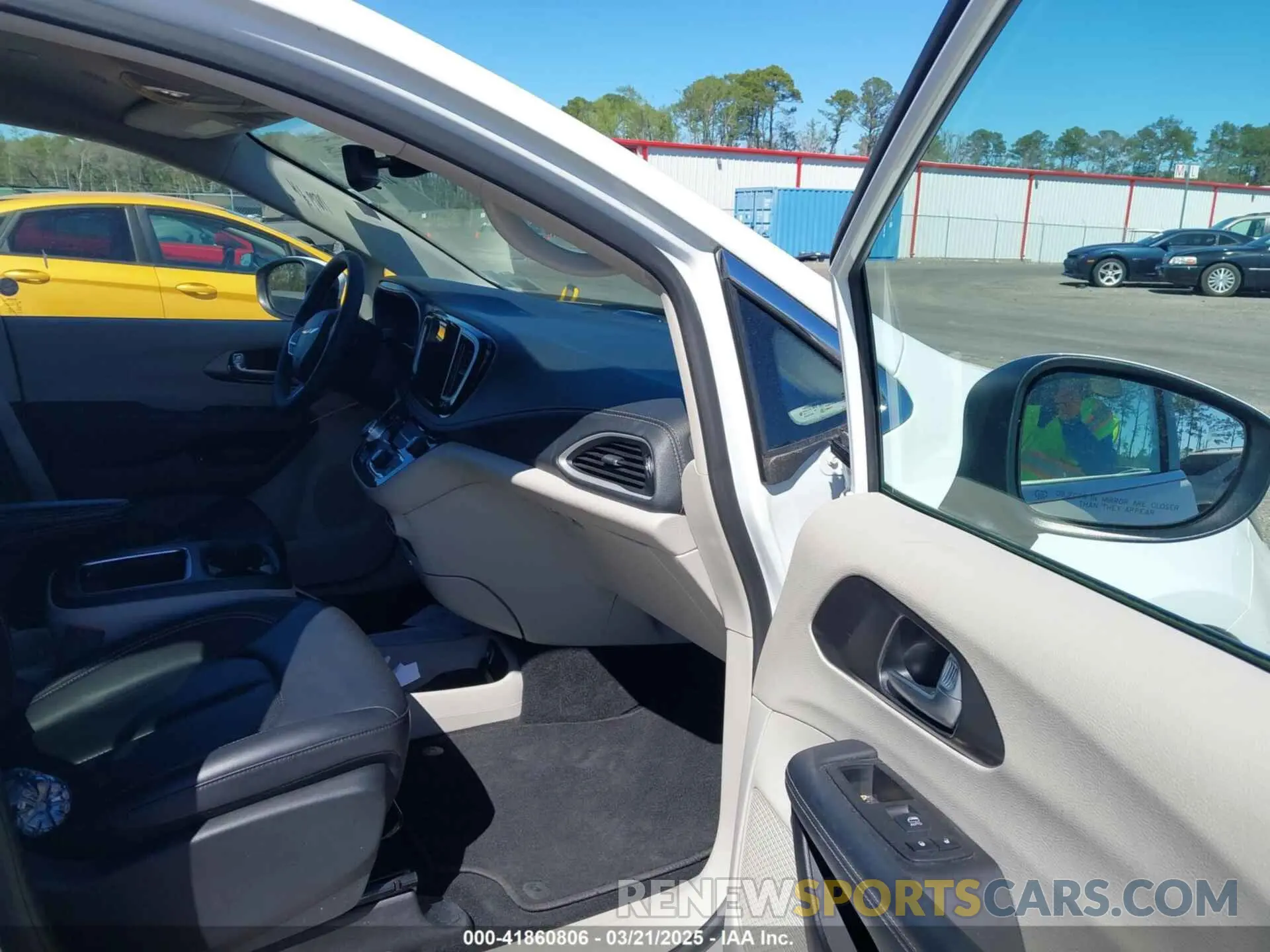 5 Photograph of a damaged car 2C4RC1L7XPR541005 CHRYSLER PACIFICA HYBRID 2023