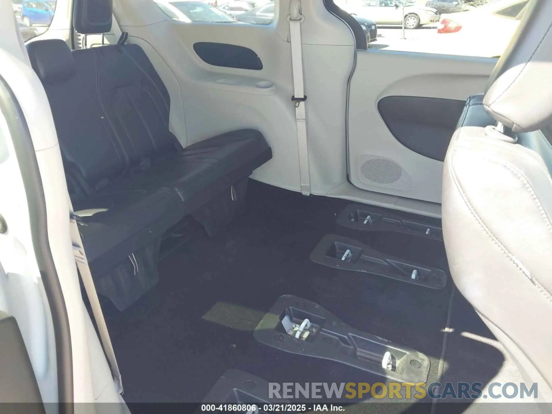8 Photograph of a damaged car 2C4RC1L7XPR541005 CHRYSLER PACIFICA HYBRID 2023