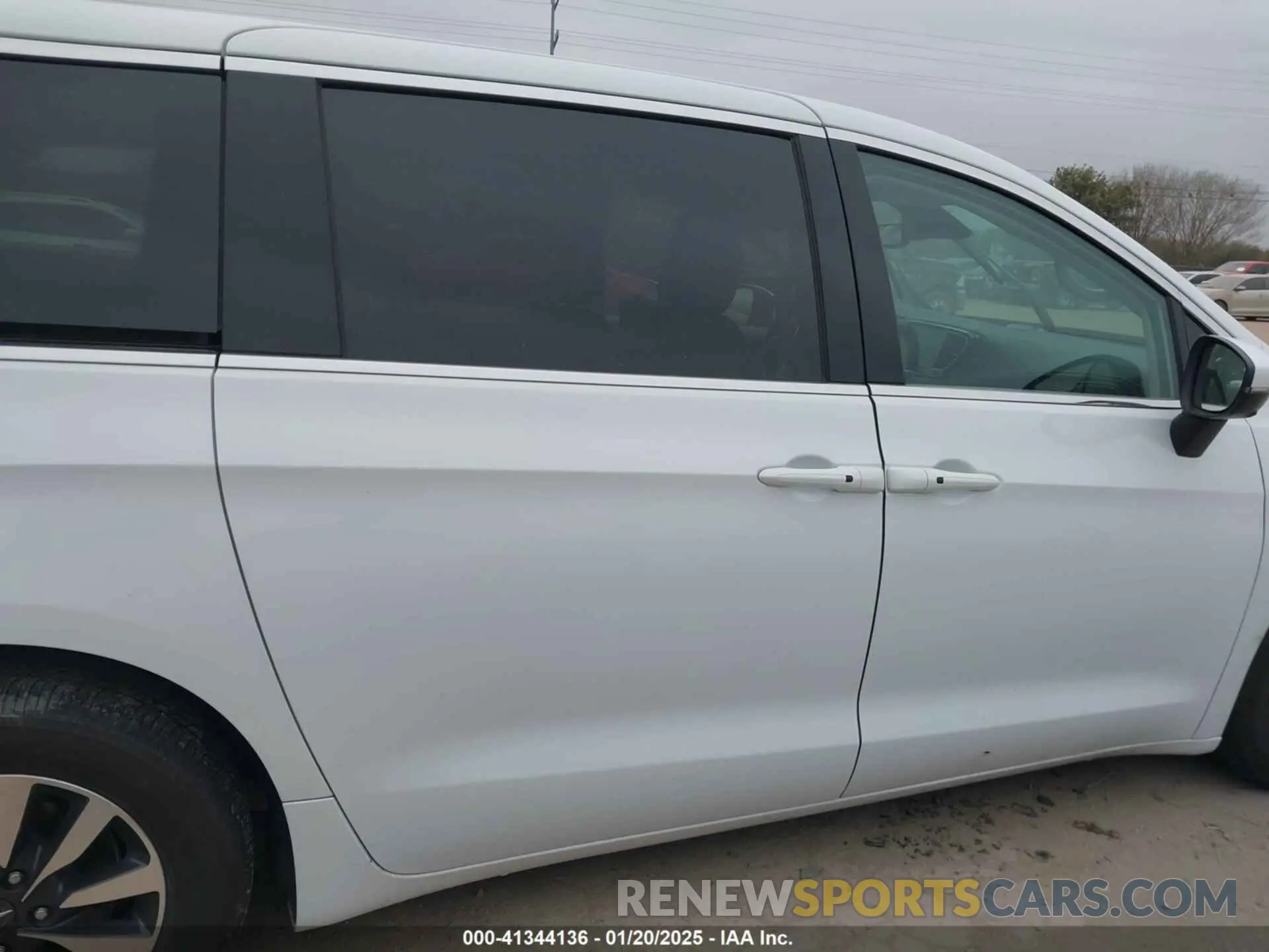 13 Photograph of a damaged car 2C4RC1L7XPR588776 CHRYSLER PACIFICA HYBRID 2023