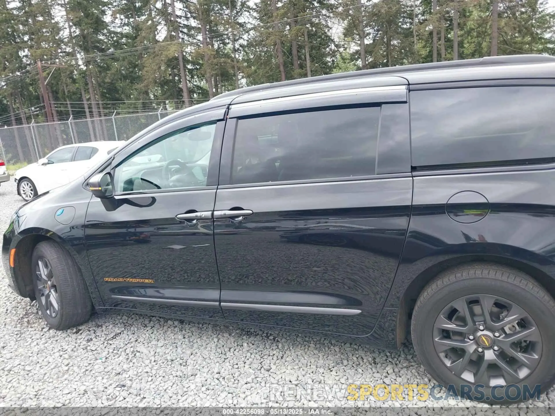 13 Photograph of a damaged car 2C4RC1L7XPR589068 CHRYSLER PACIFICA HYBRID 2023